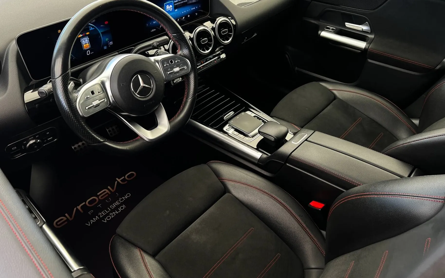 Notranja slika - Mercedes-Benz B-Razred - B 200 d Aut•AMG Line•1LASTNIK•KAMERA•PDC•... - 11