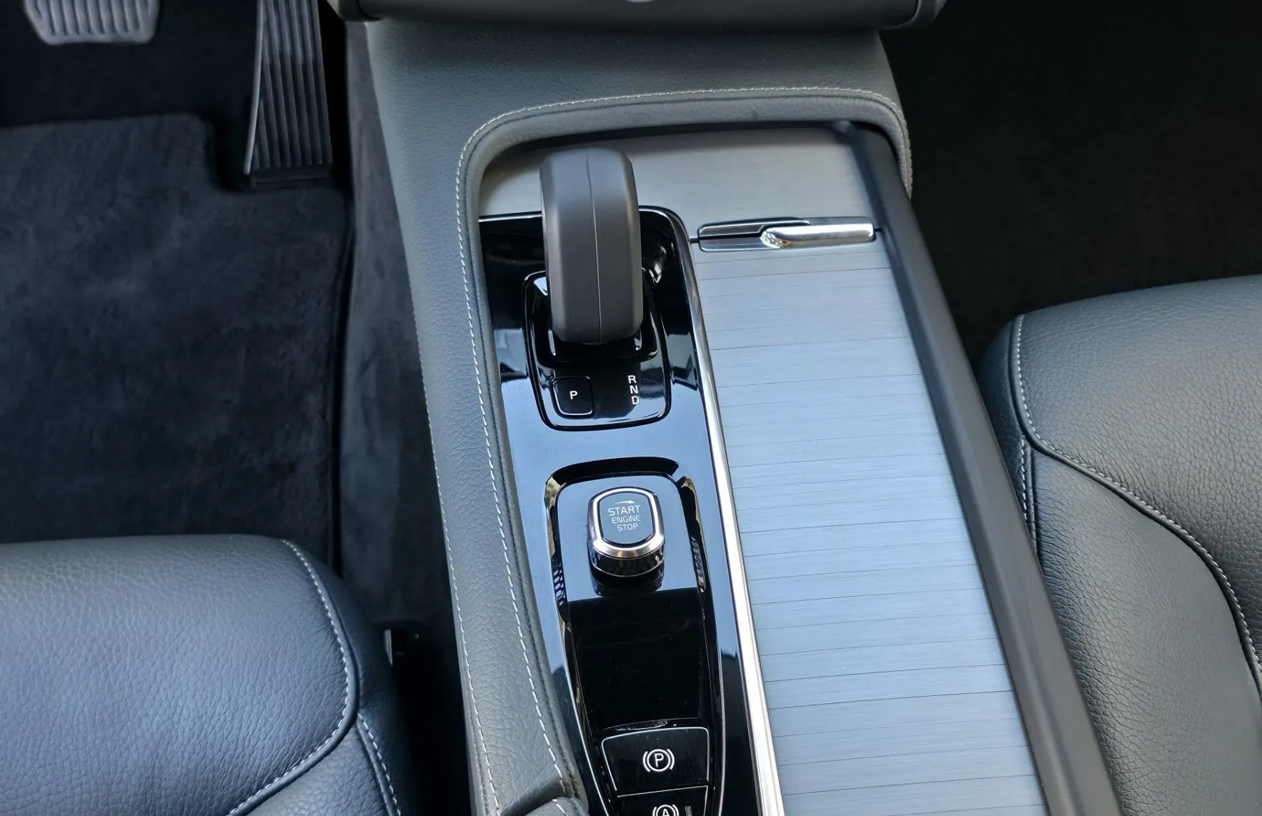 Zunanja slika - Volvo XC90 - B5D AWD Momentum Pro FULLED•ACC•BLIS•KEYLES•KAMERA - 11