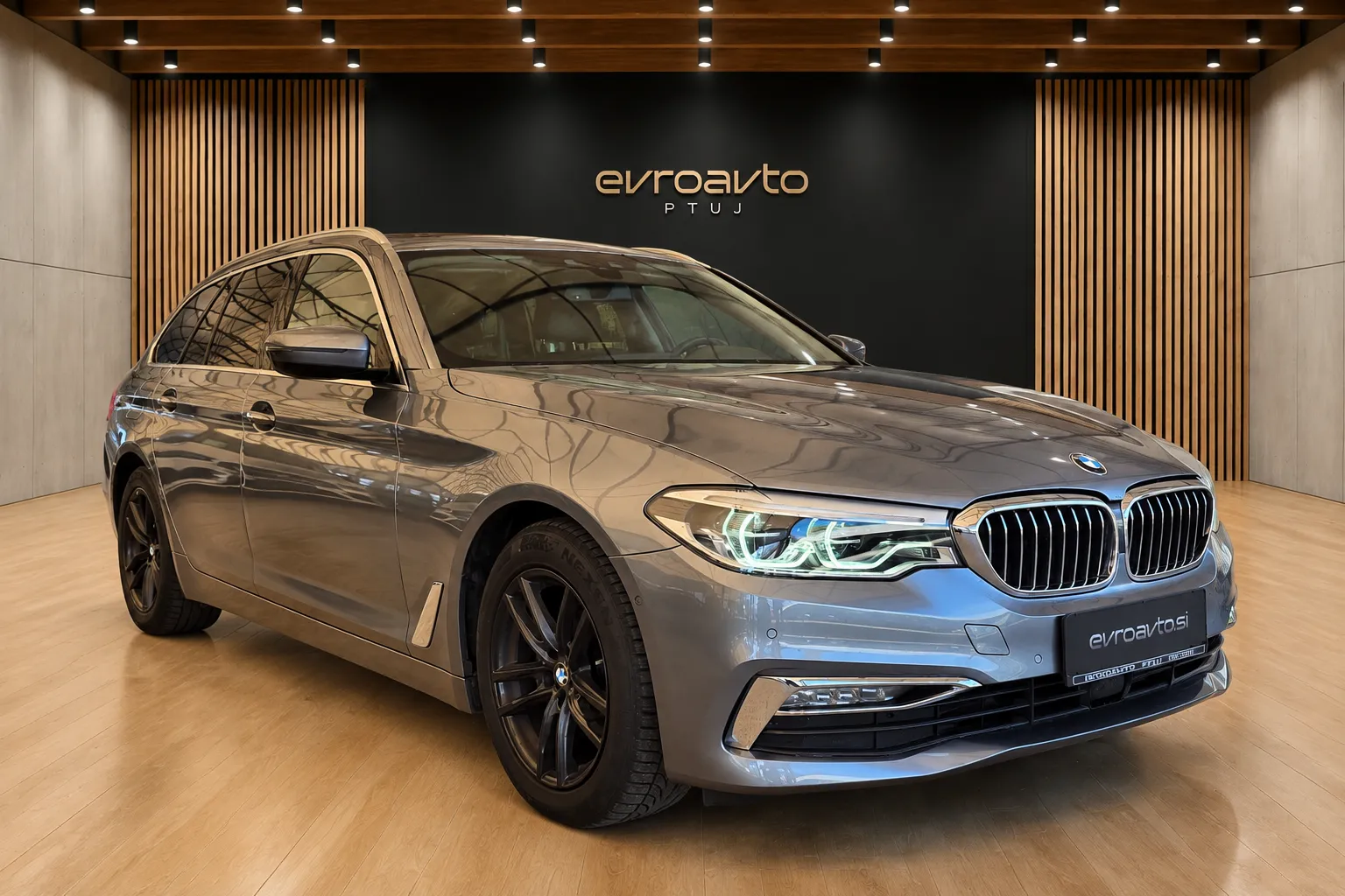 Zunanja slika - BMW serija 5 Touring: - 520d Touring Avt.Luxury Line  Head-Up display - 3