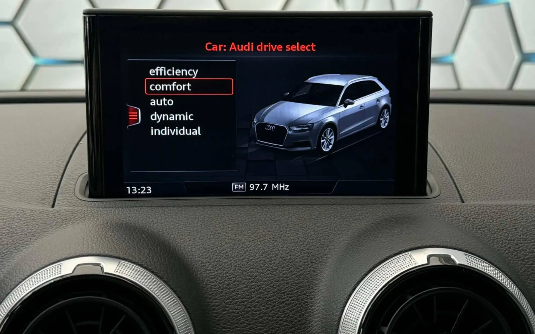 Notranja slika - Audi A3 - 2.0 TDI•PANORAMA•XENON•NAVI•S LINE•SLO•134.000KM• - 12