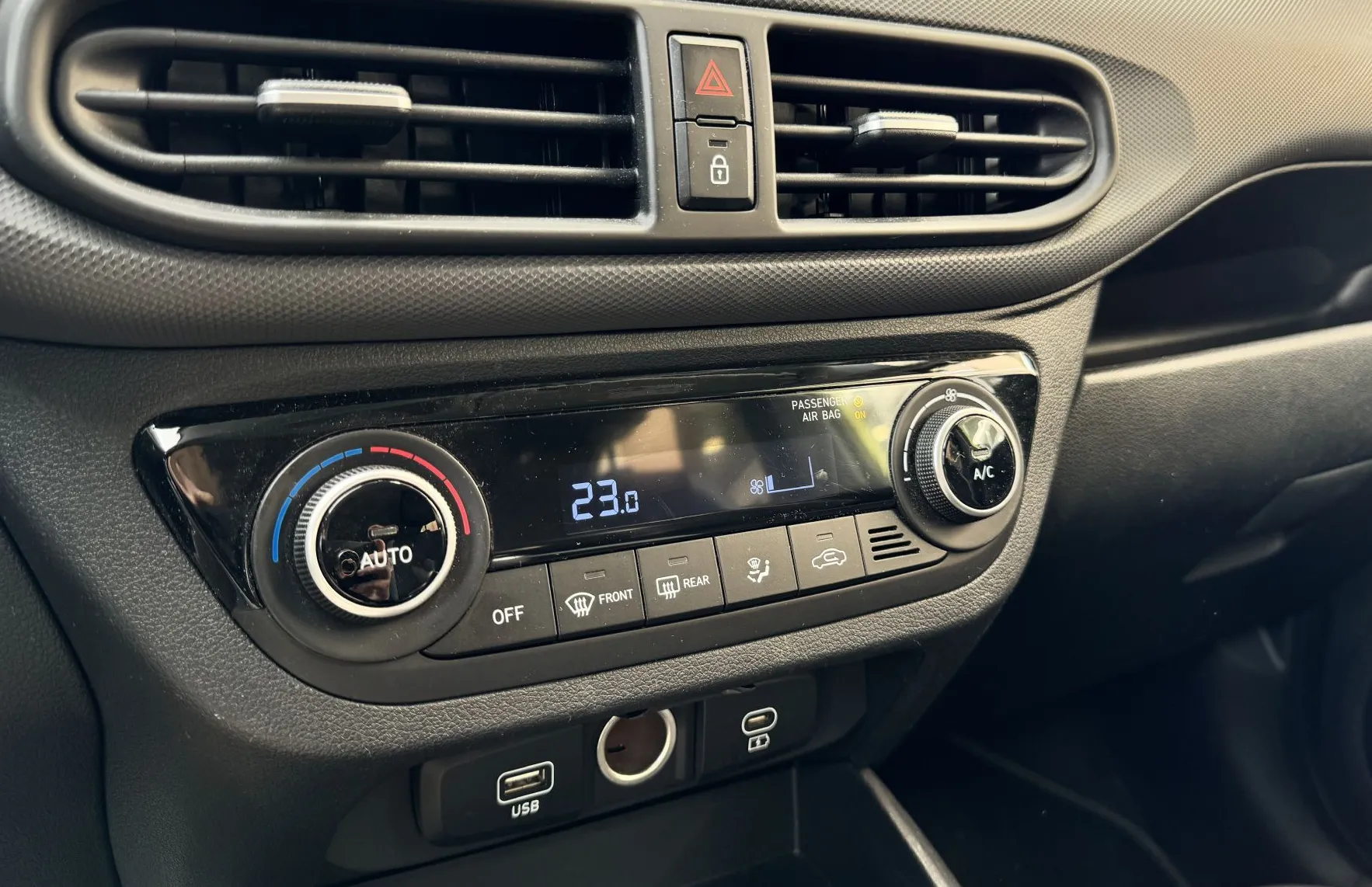 Zunanja slika - Hyundai i10 - 1.0 SLUŽBENO VOZILO - 10