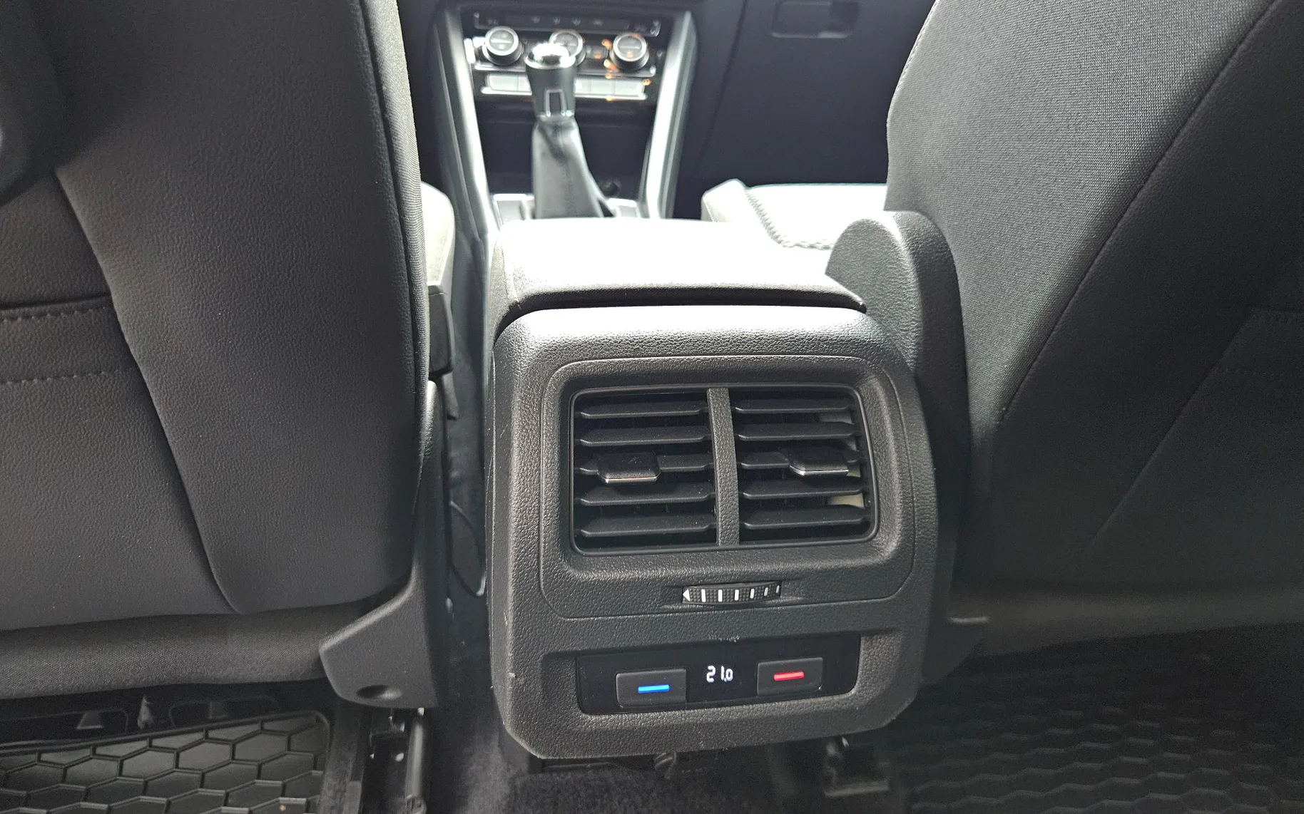 Notranja slika - Volkswagen Touran - 1,6 TDI BMT Family - 12