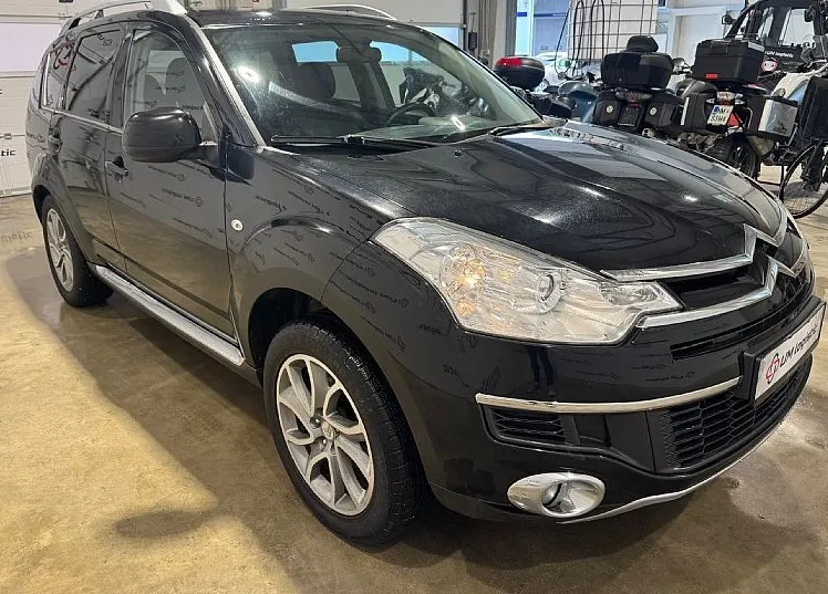 Zunanja slika - Citroën C-Crosser - Exclusive 2.2 HDi 160 FAP - 3