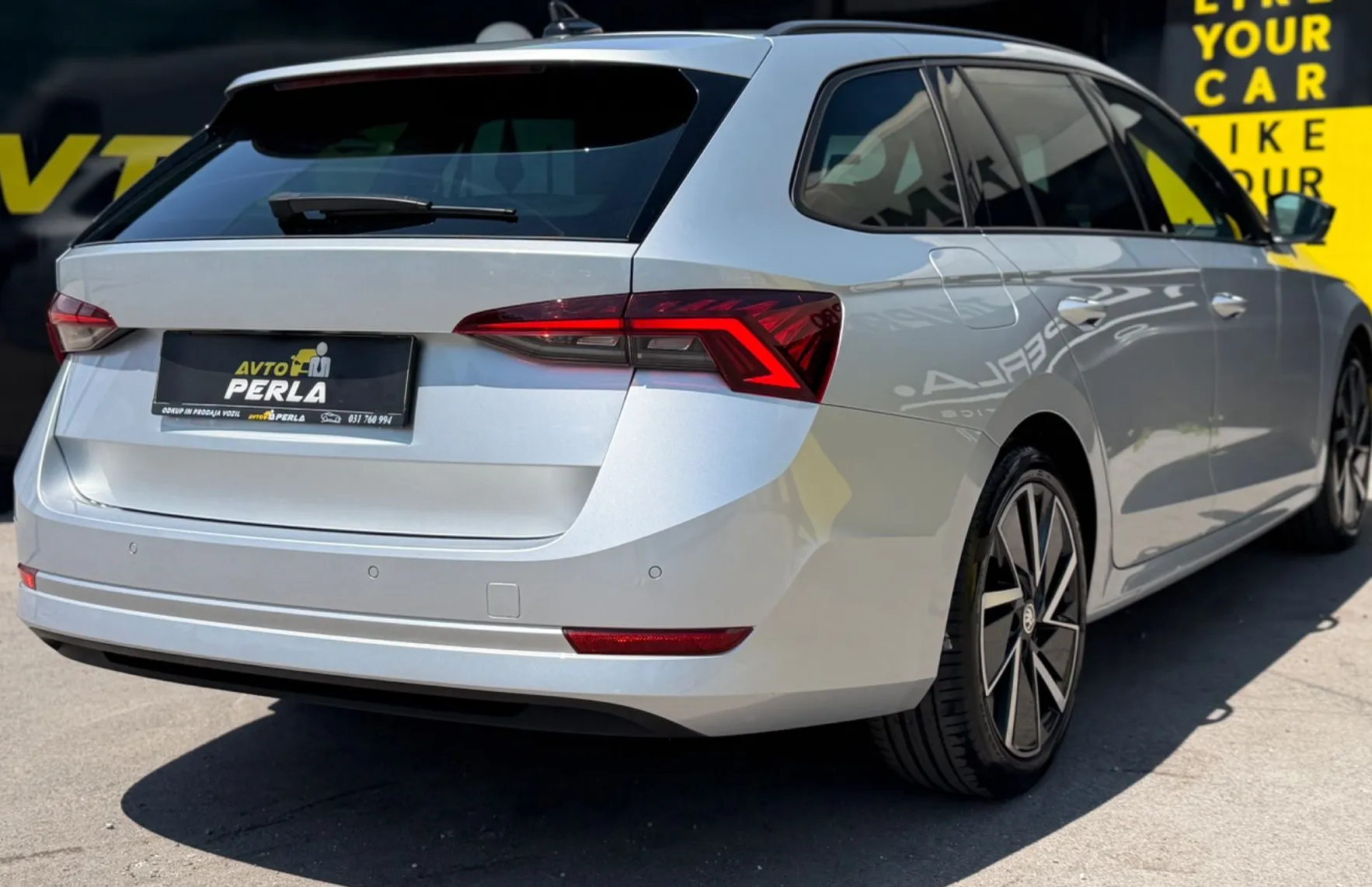 Zunanja slika - Škoda Octavia - 4x4 2.0 TDI Sportline DSG-WEBASTO-HEAD UP-ALU 18 - 5