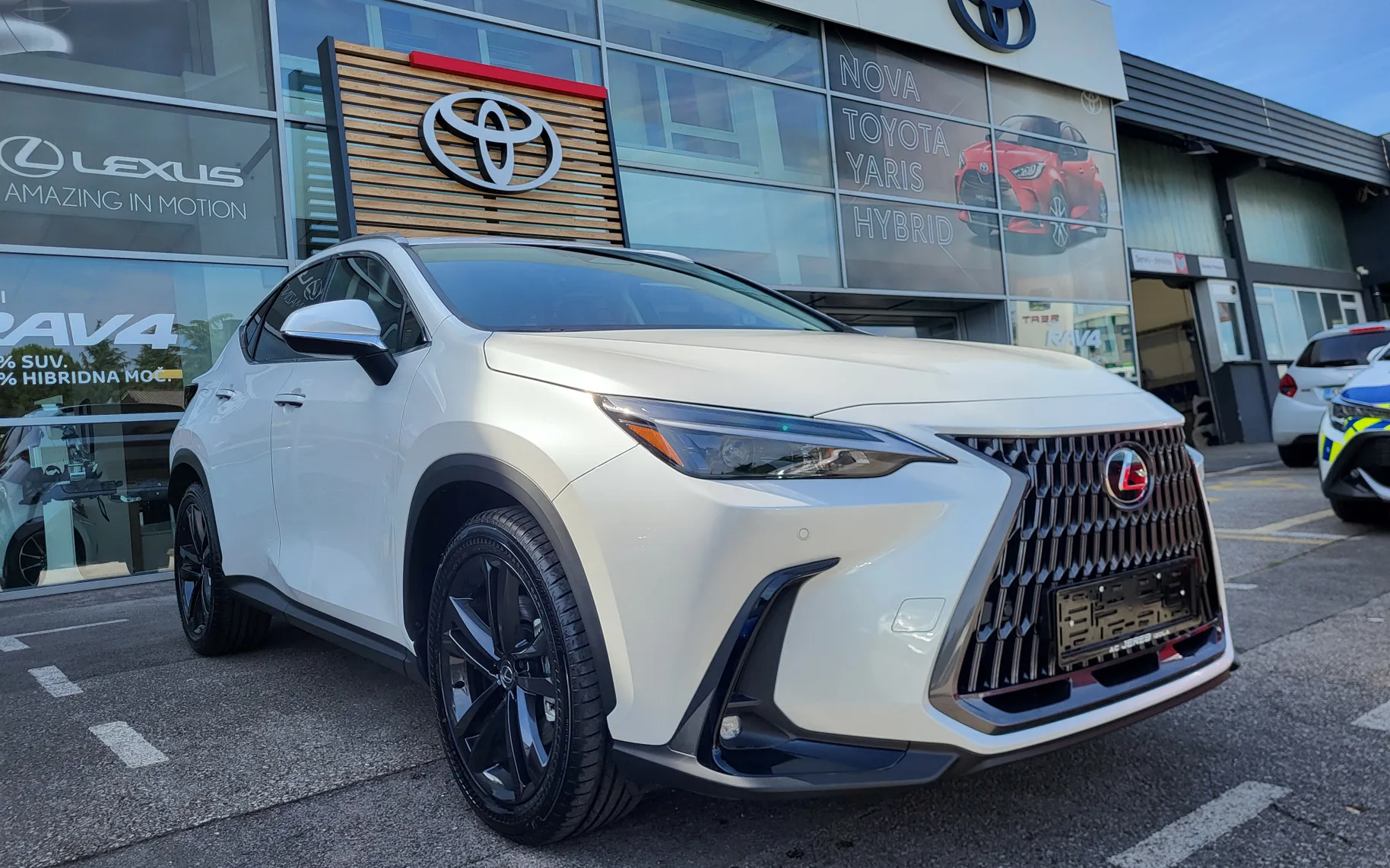 Zunanja slika - Lexus NX - 2.5 VVT-i PHEV Executive 4WD - 2