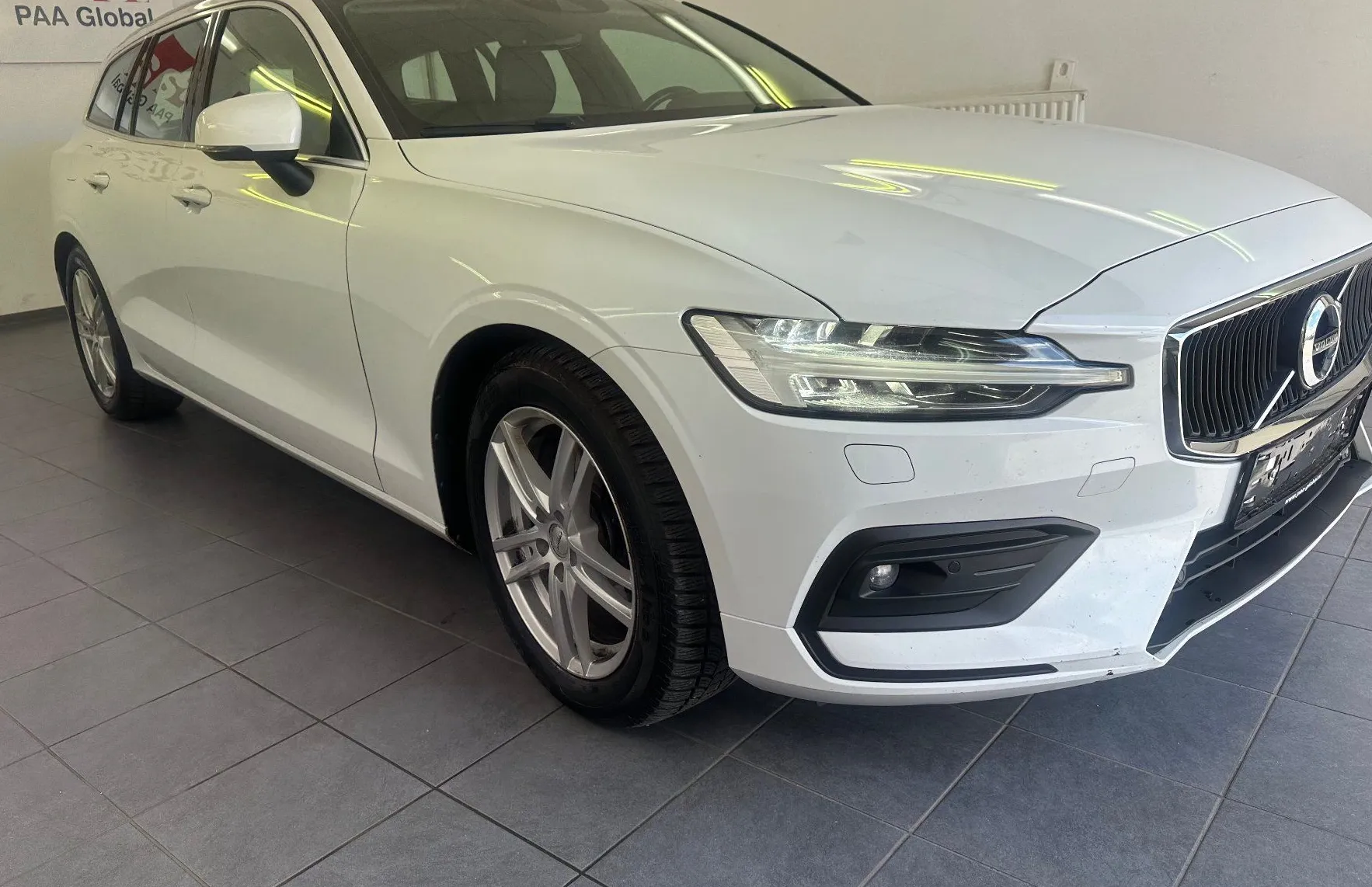 Zunanja slika - Volvo V60 - D3 Momentum Pro Avt+4 ALU.USNJE.NAVI.4X4.TOP - 9