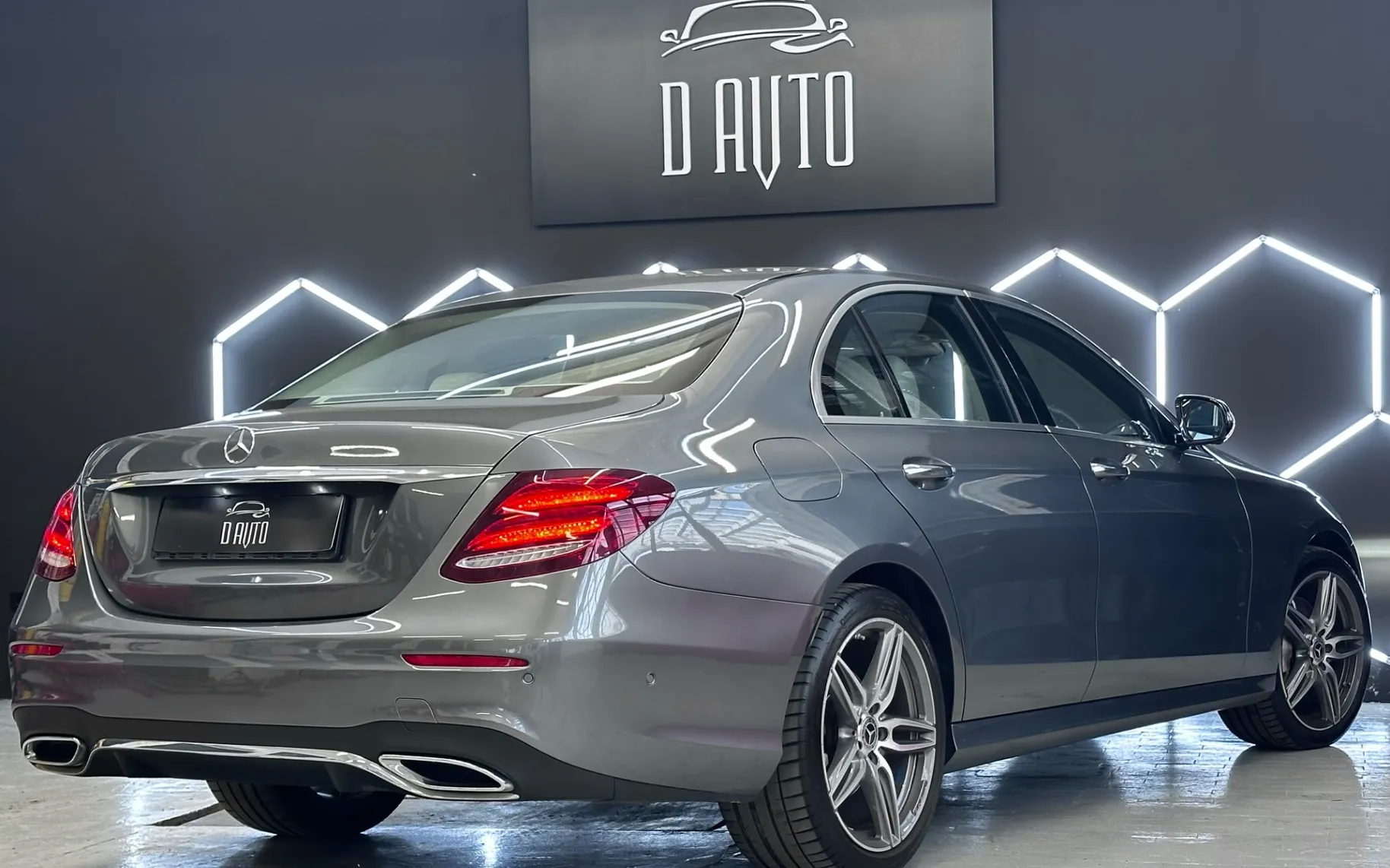 Notranja slika - Mercedes-Benz E-Razred - E 220 d 4MATIC AMG+MULTIBEAM+VIRTUAL+360KAMERA+19” - 8