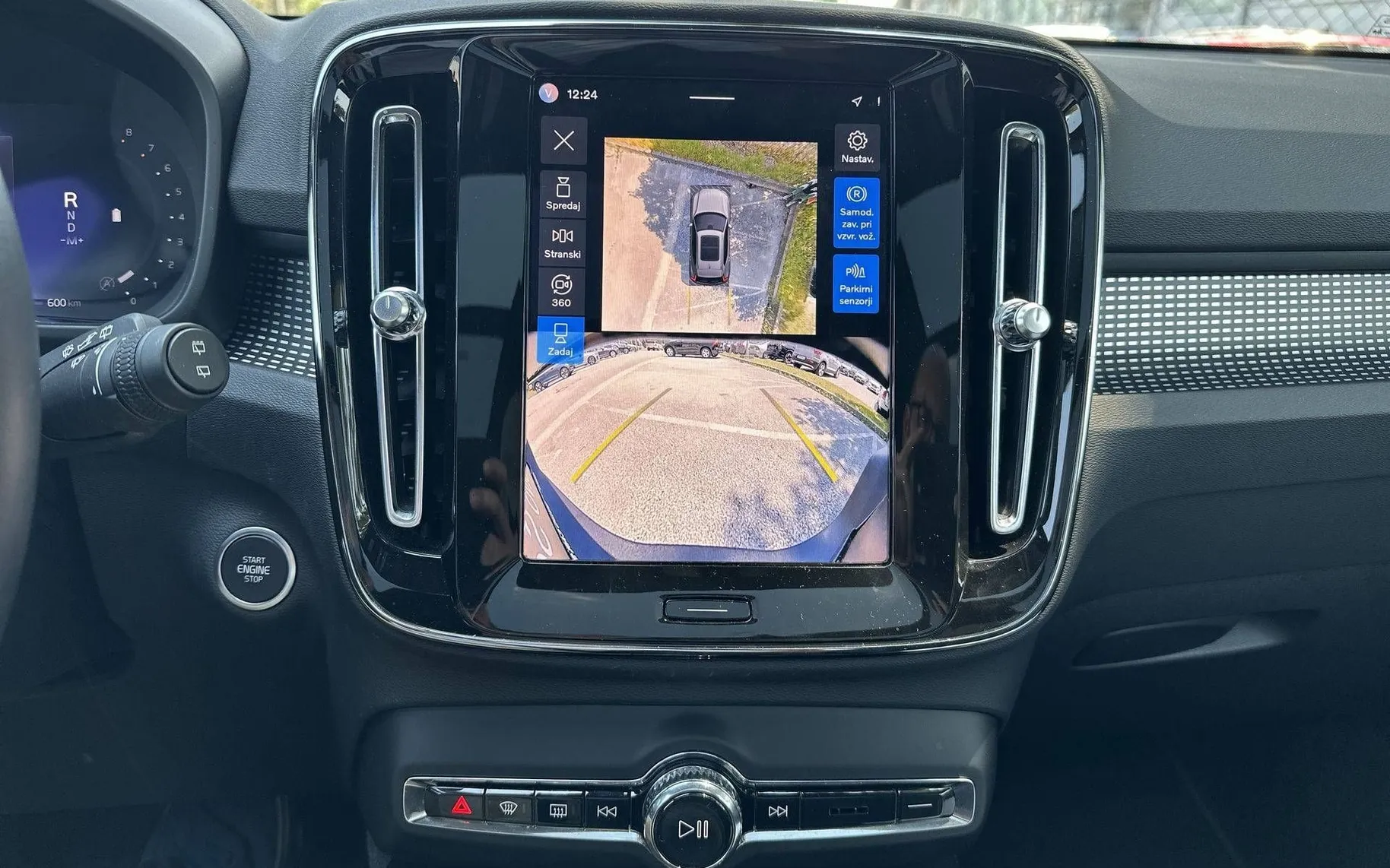 Notranja slika - Volvo XC40 - B4P Ultra Black Edition Avt. - 17