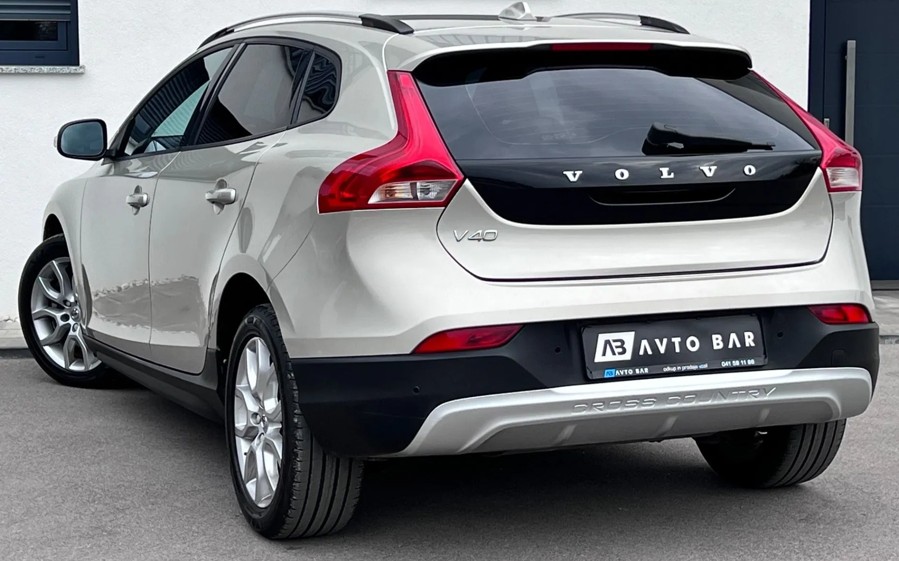 Zunanja slika - Volvo V40 Cross Country - 2.0TD+NAV+VIRTUAL+PDC+ALU... - 6