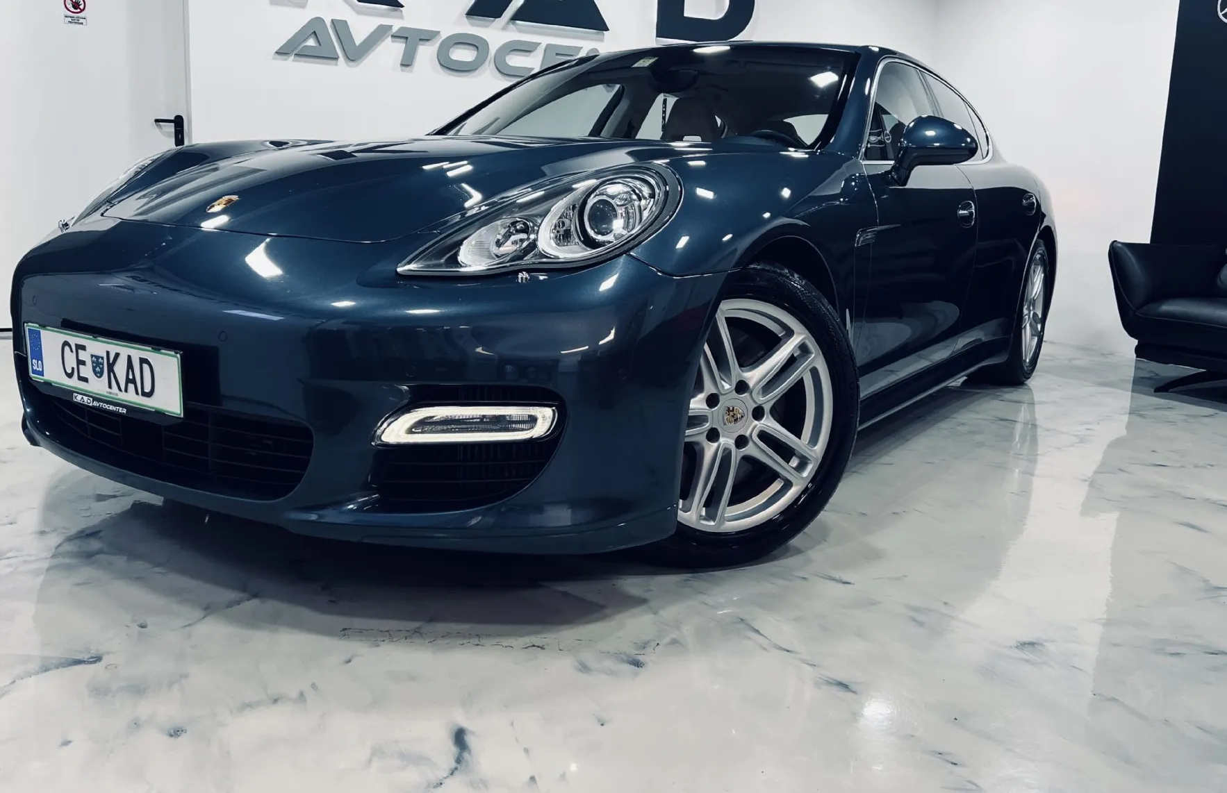 Zunanja slika - Porsche Panamera - TURBO-4X4-USNJE-KAMERA-XENON-MEMORY - 1
