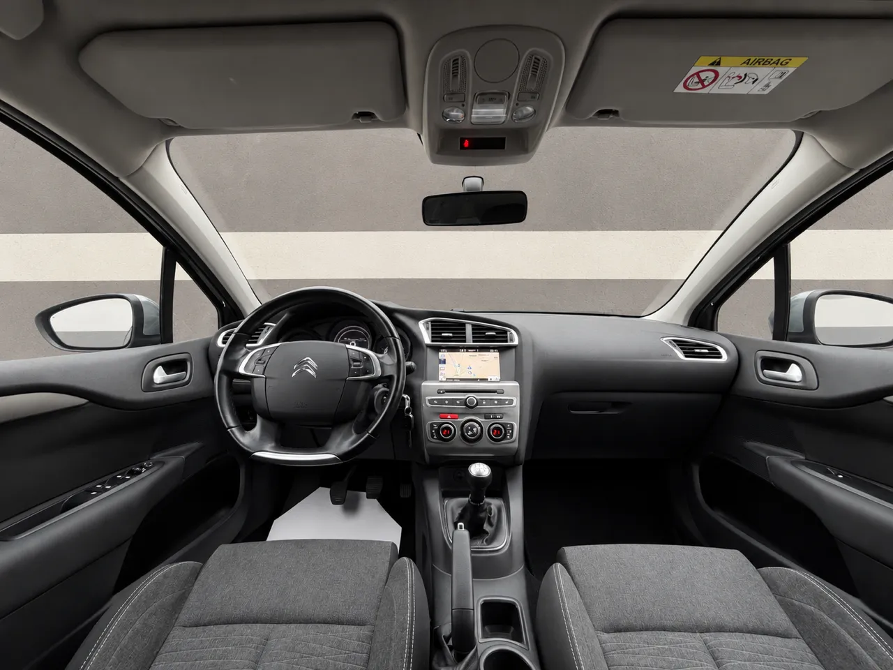 Zunanja slika - Citroën C4 - 1.6 BlueHDi SHINE 1.LASTNICA SLO.VOZILO NAVI ALU17 - 17
