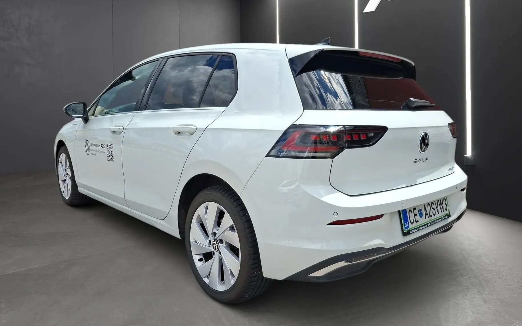 Zunanja slika - Volkswagen Golf - 1.5 eHybrid DSG Style 204KM - 4