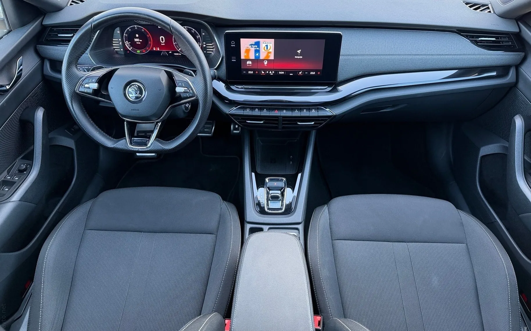 Notranja slika - Škoda Octavia - Combi 2.0 TDI Sportline DSG-Panorama-Vlečna klju - 9