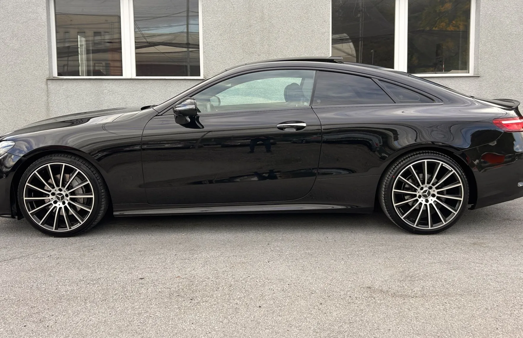 Zunanja slika - Mercedes-Benz E-Razred - E Coupe220d AMG-PANORAMA-360KAMERA-VIRTUAL-XSENON - 4