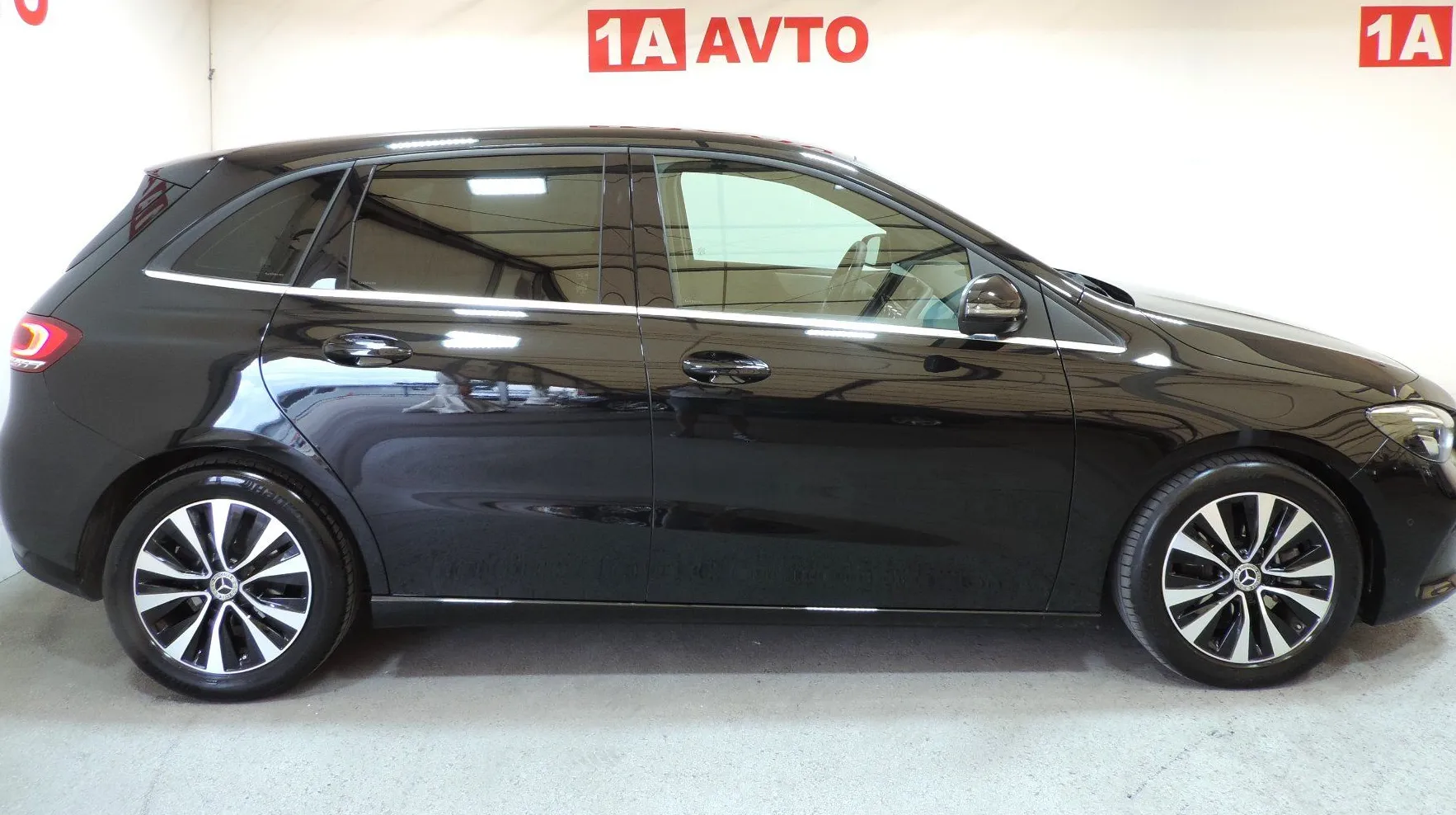 Zunanja slika - Mercedes-Benz B-Razred - B 180 d  Avt. LED-KAMERA-USNJE - 4
