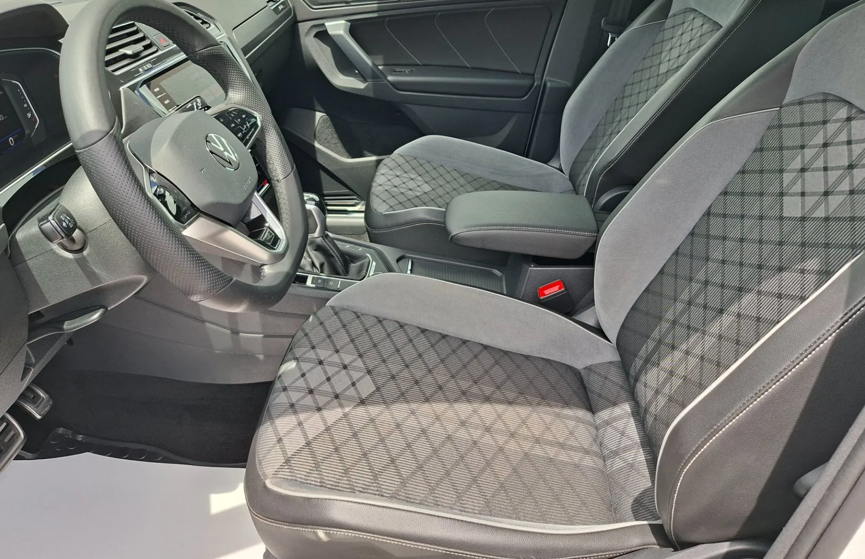 Zunanja slika - Volkswagen Tiguan - 4motion 2.0 TDI BMT R-Line DSG - 8