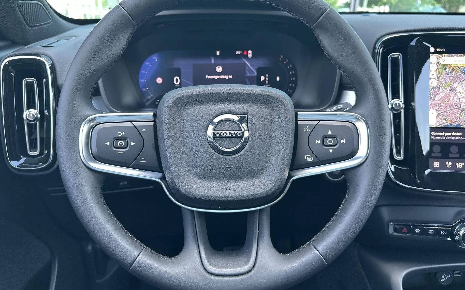 Notranja slika - Volvo XC40 - B3 P Core AT DCT 3 leta garancije + 3 servisi... - 14