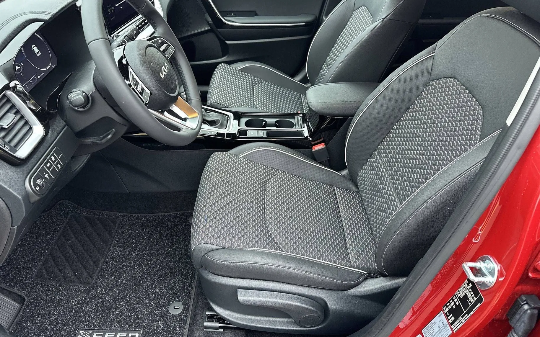 Notranja slika - KIA XCeed - 1.5 T-GDi EX WAY 7DCT - 10