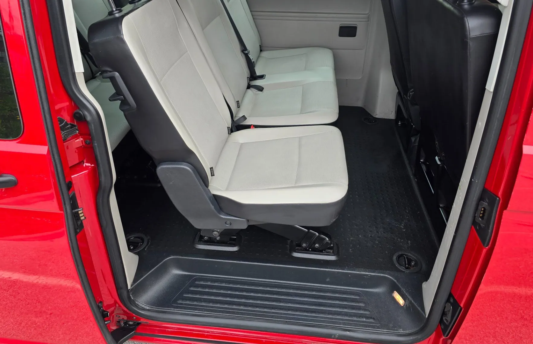 Zunanja slika - Volkswagen Caravelle - 2.0 TDI KMR 8+1 PORAČUN DDV - 11