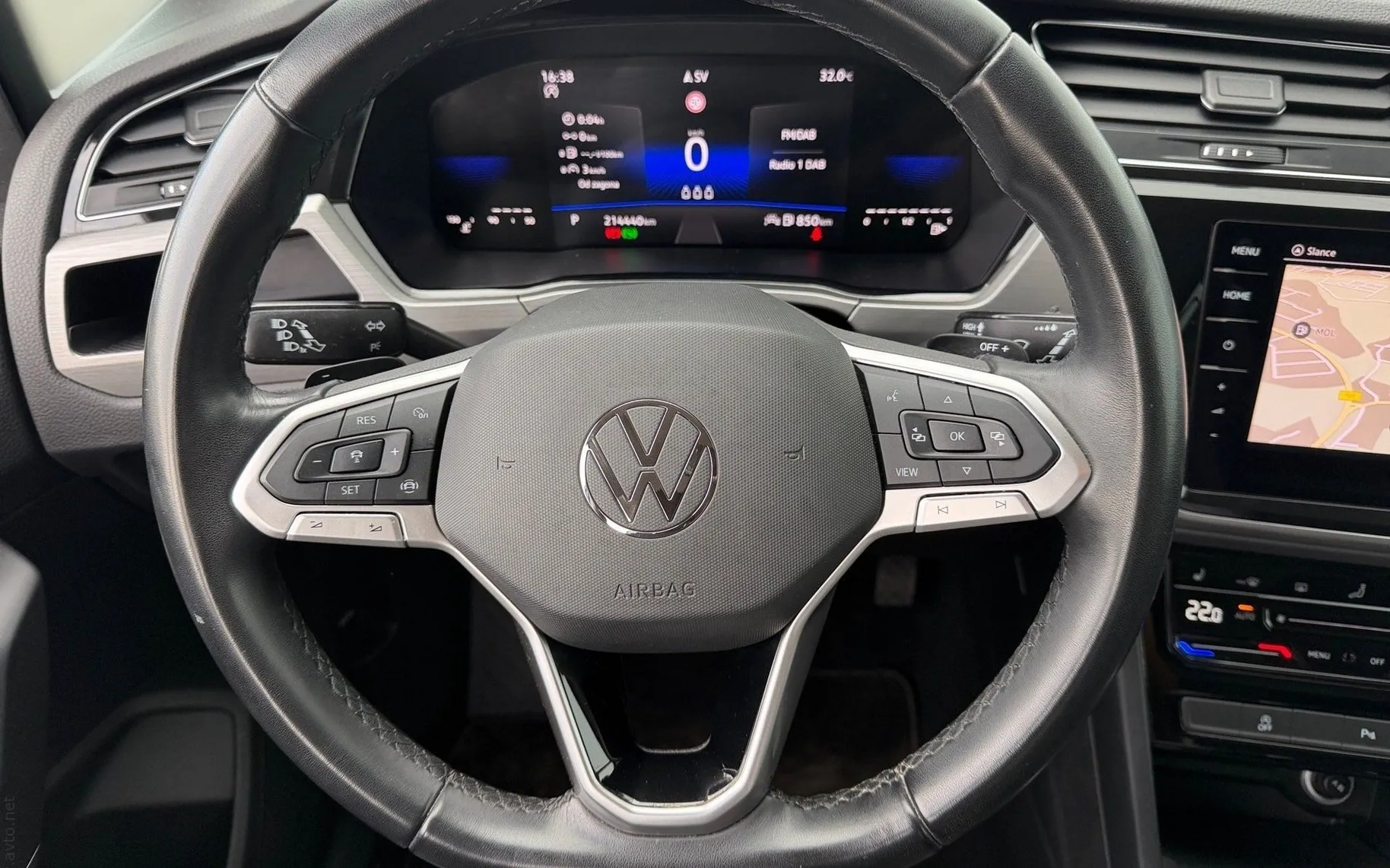 Notranja slika - Volkswagen Touran - 2.0 TDI BMT Family DSG Kamera - Virtual... - 8