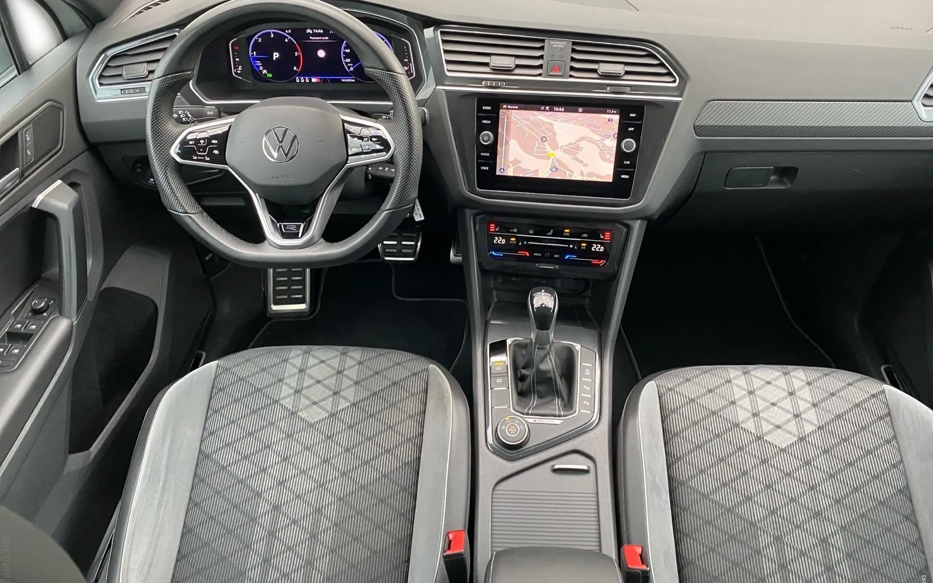 Notranja slika - Volkswagen Tiguan - 2.0 TDI SCR 4M. BMT DSG R-Line ... - 10