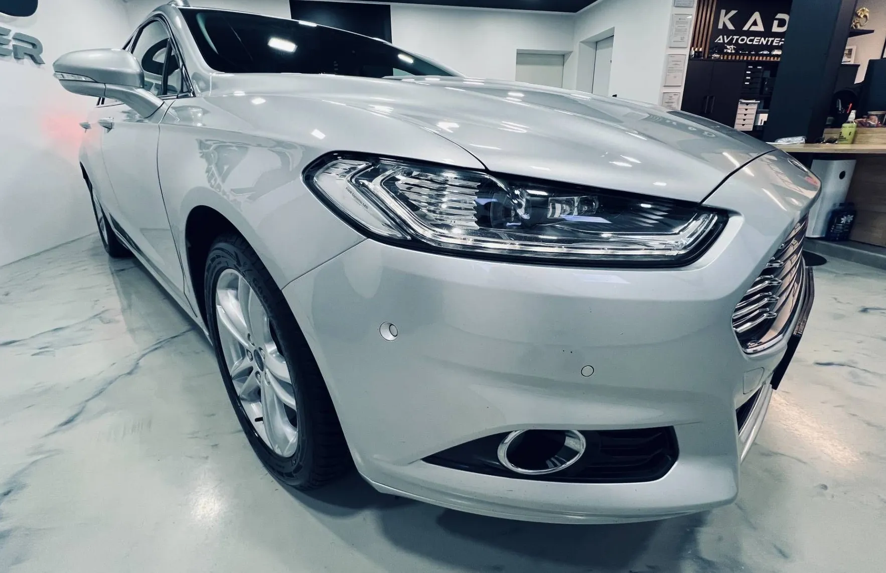 Zunanja slika - Ford Mondeo - 2.0 TDCi 132 kW Powershift Titanium - 2