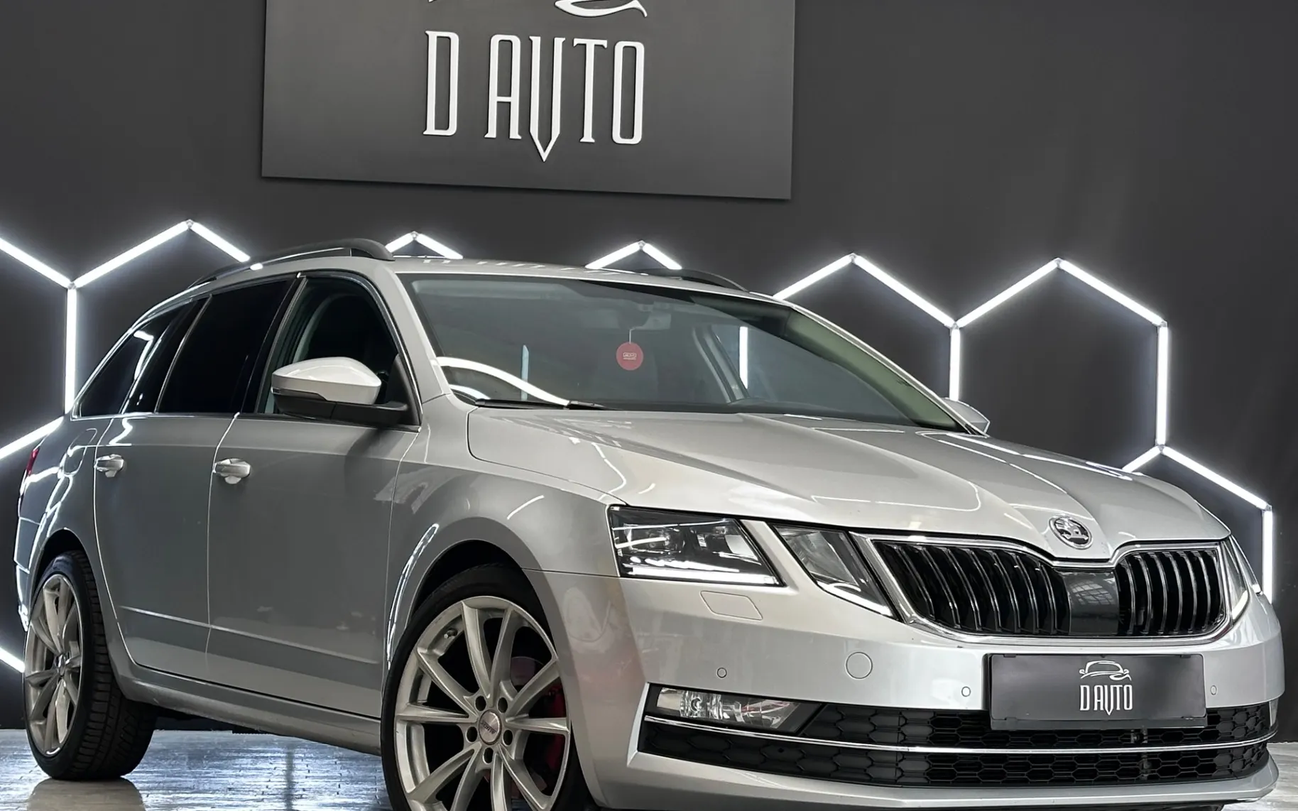 Zunanja slika - Škoda Octavia - 2.0 TDI DSG 110 kW-LED-NAVI-KLJUKA-AMBIENT-ACC... - 3
