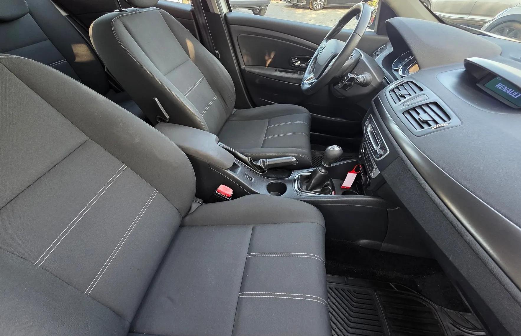 Zunanja slika - Renault Mégane - Megane Berline TCe 115 ALU PLATIŠČA-PDC-KLIMA-SLOVENSKI - 13