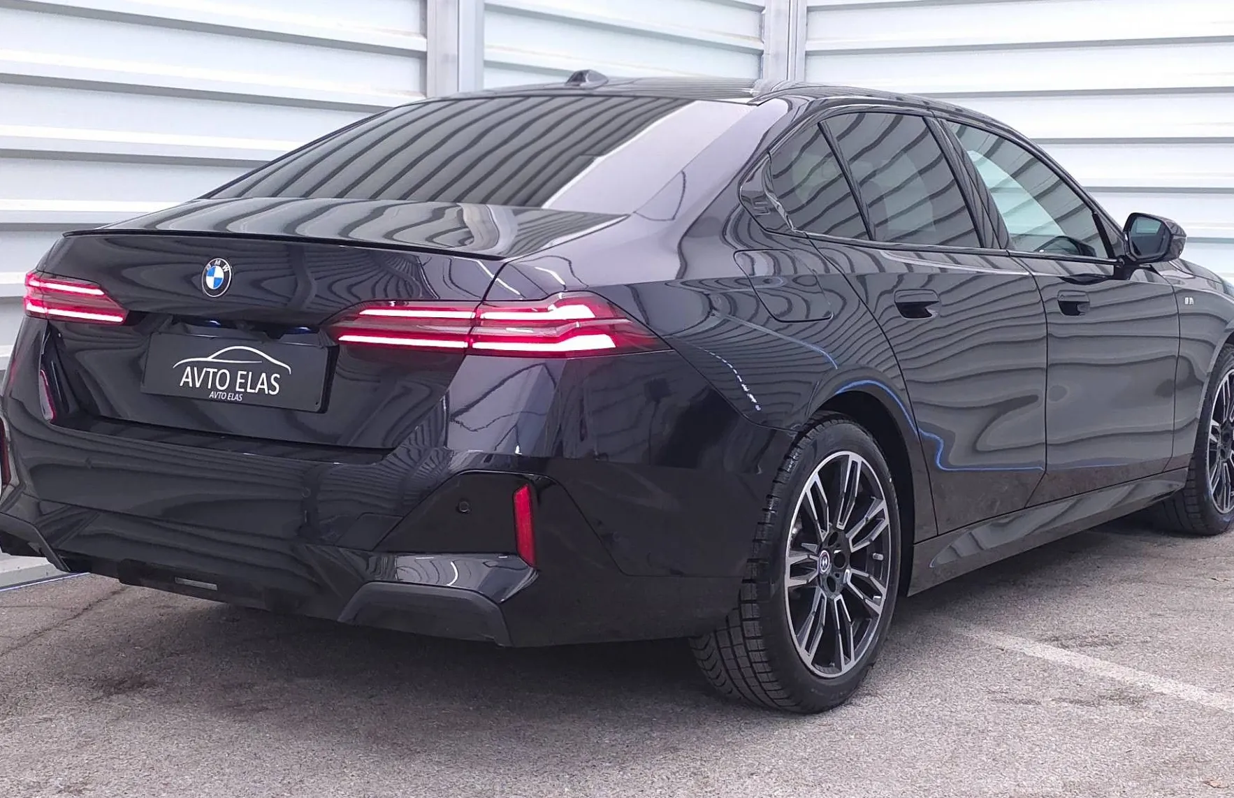 Zunanja slika - BMW Serija 5 - : 520d xDrive - M PRO - GRET HLAJ SED. - 360 KAM ... - 4