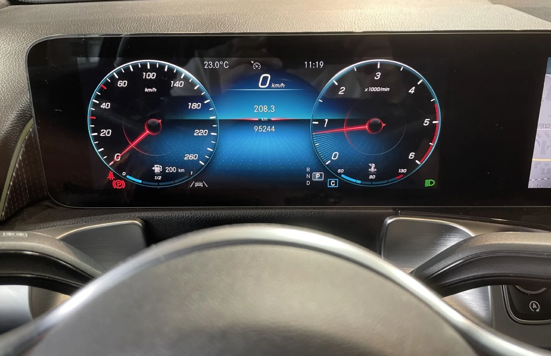 Zunanja slika - Mercedes-Benz GLB-Razred - NAVIGACIJA-TEMPOMAT-VIRTUAL-KAMERA-LED - 12