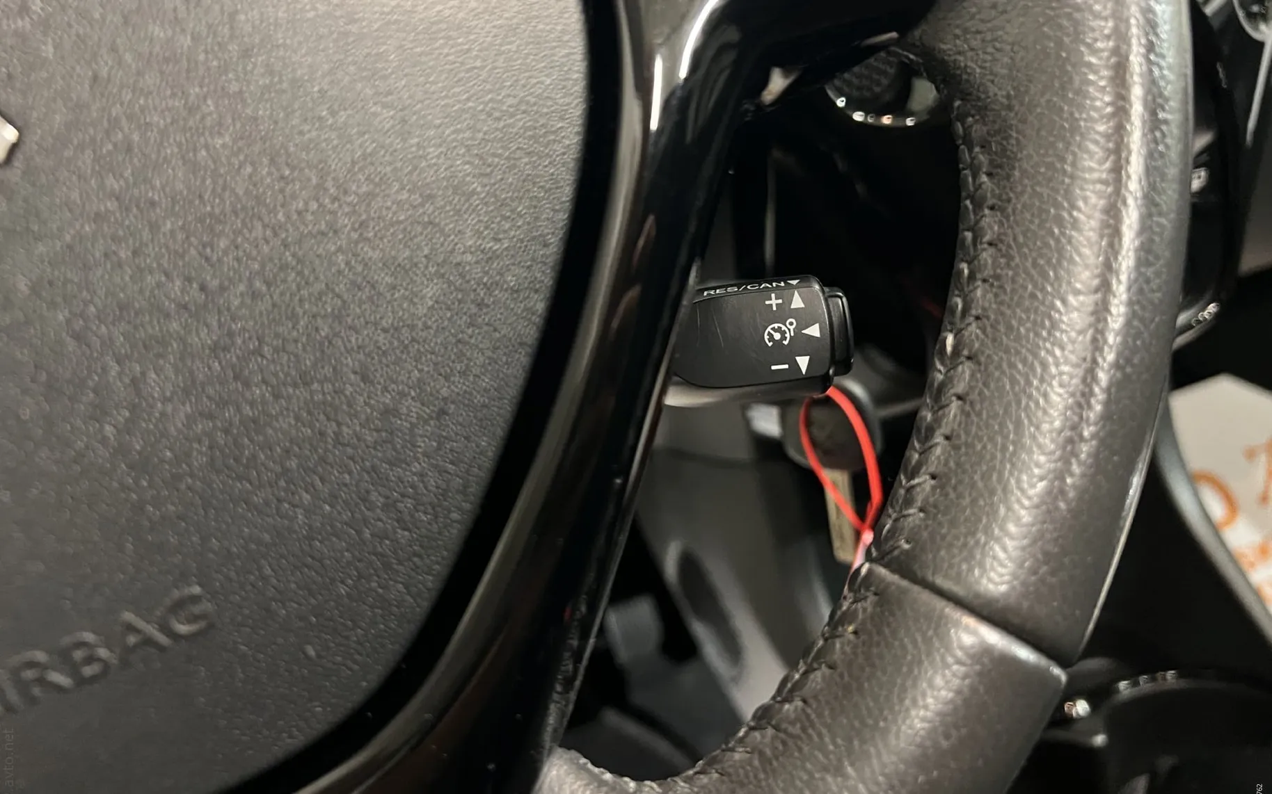 Notranja slika - Peugeot 108 - 1.2-CABRIO-TEMPOMAT-LED-KAMERA-ALU-ODLIČEN... - 12
