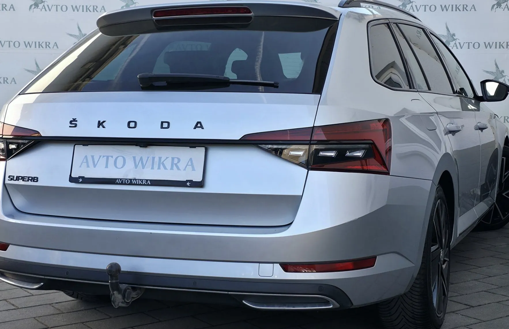 Zunanja slika - Škoda Superb - 2.0TDI DSG Sportline Combi MATRIX•MEMORY•KLJUKA•18 - 4
