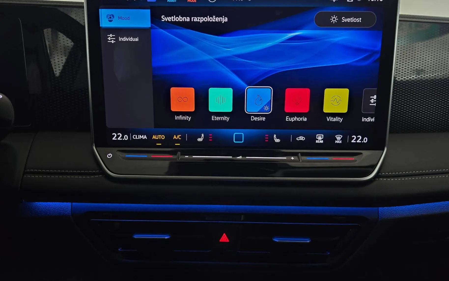 Notranja slika - Volkswagen Tiguan - 1.5 eTSI GOAL DSG - LED Plus.360kam.asistence.navi - 16