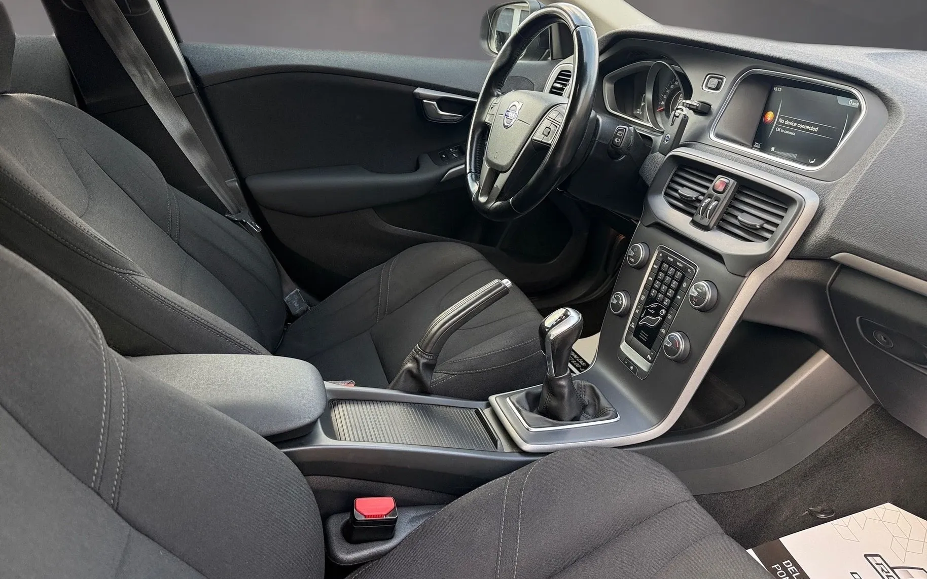 Notranja slika - Volvo V40 - D2 102g Powershift R-Design Kinetic... - 12
