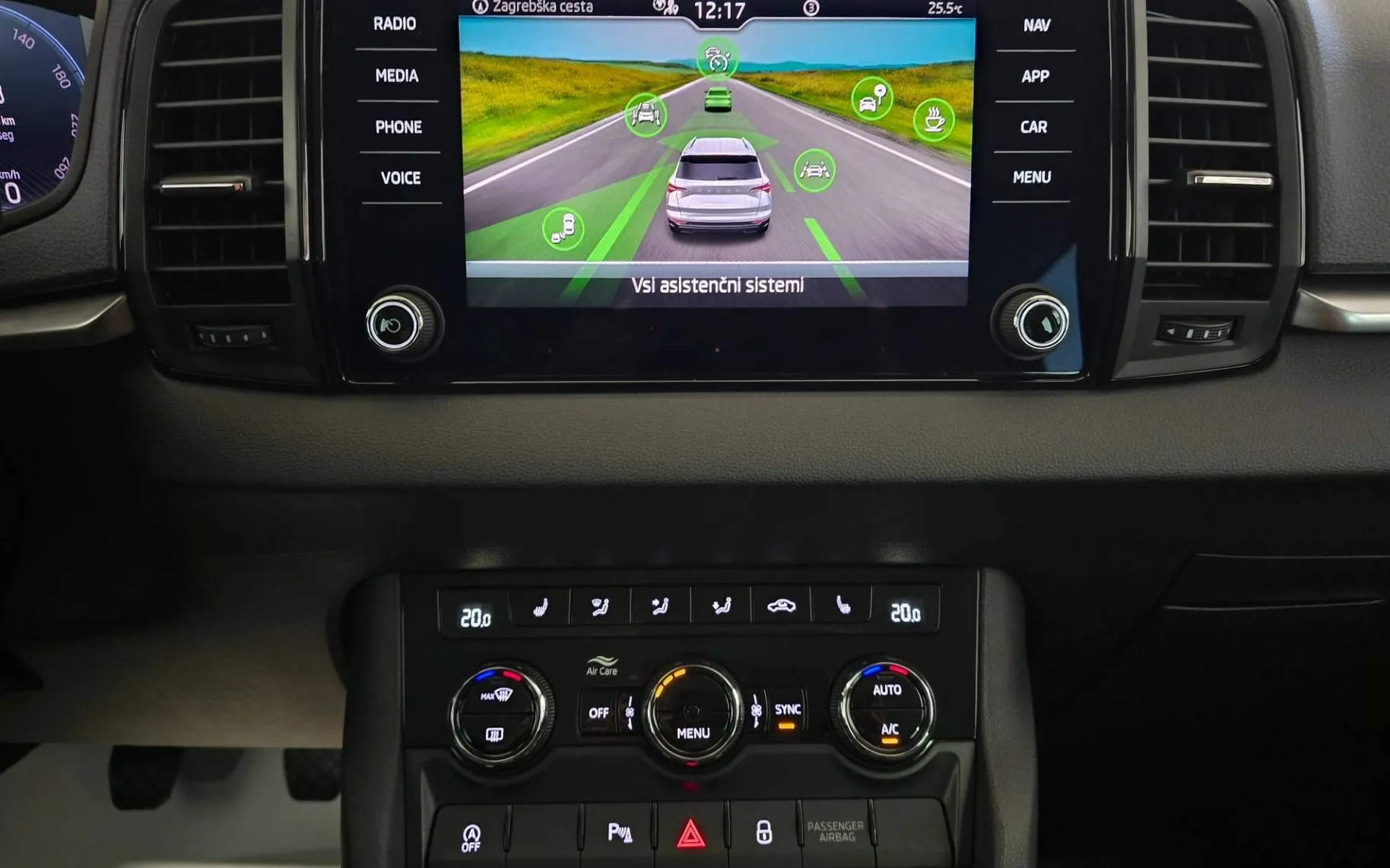 Notranja slika - Škoda Karoq - 2.0 TDI Selection - LED.virtual.kamera.asistence - 13
