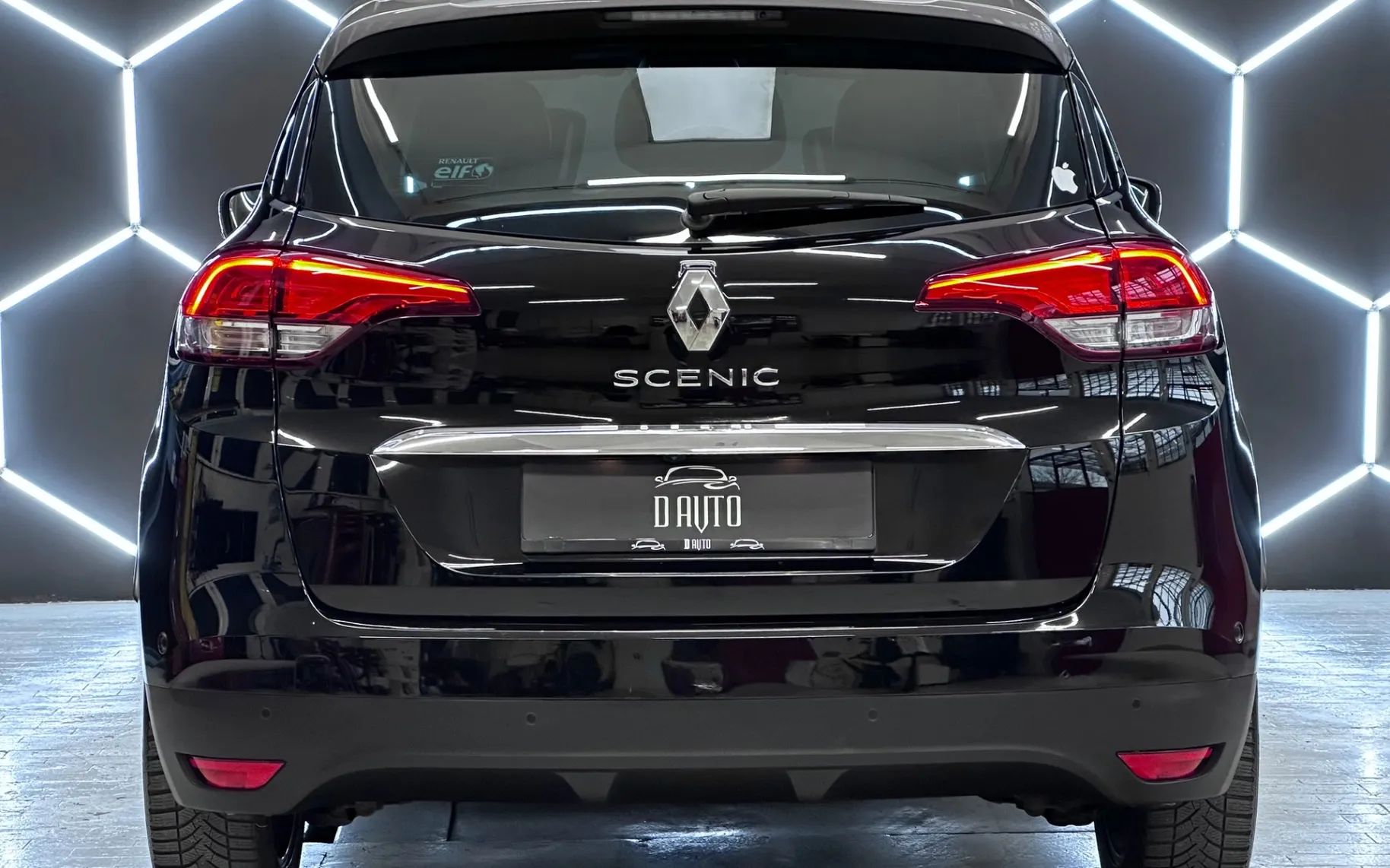 Notranja slika - Renault Scenic - Scénic dCi 130 Energy Bose-LED-HUD-KAMERA-NAVI-2 - 7
