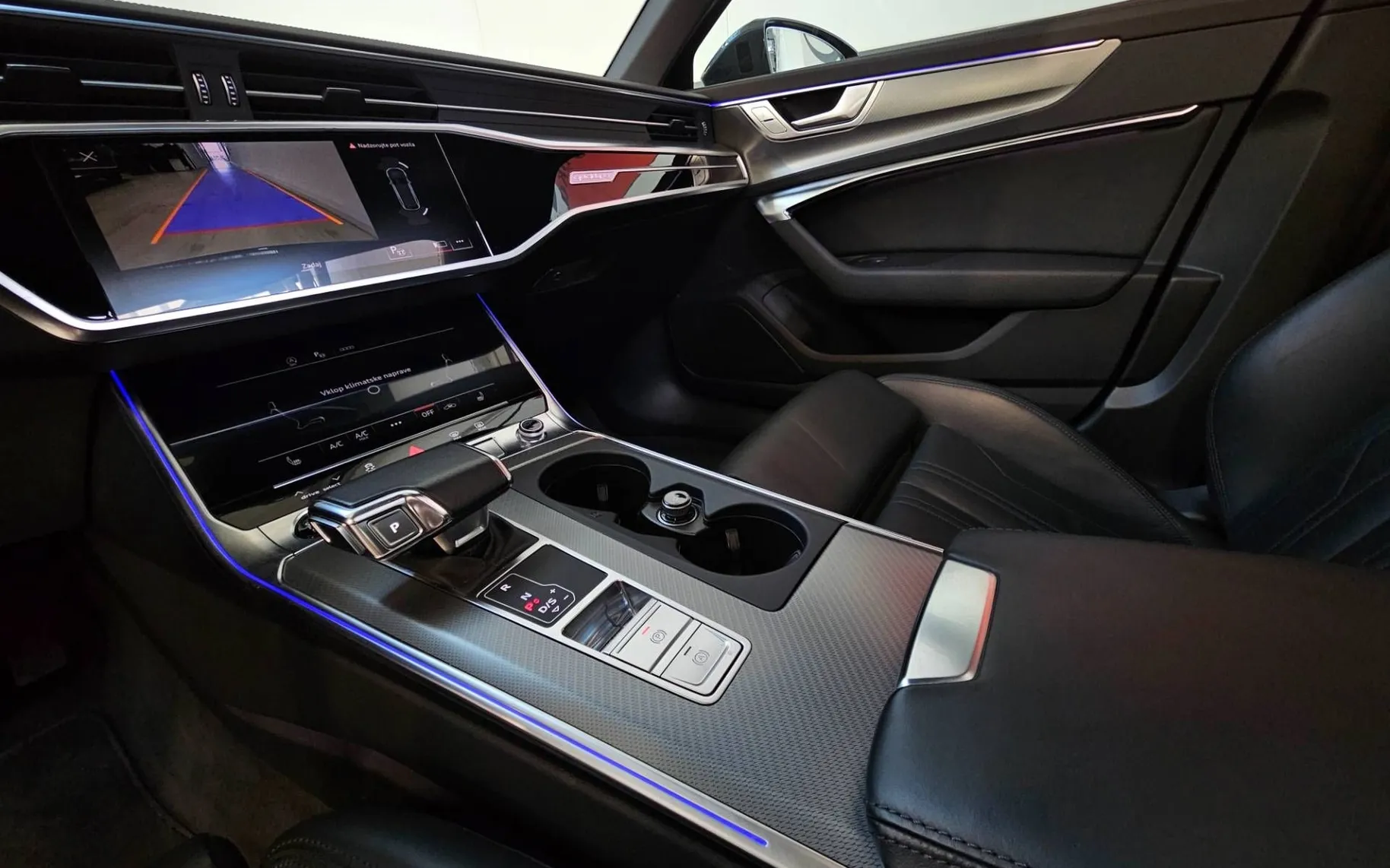 Notranja slika - Audi A6 Avant - 45 TFSI quattro S tronic - 8
