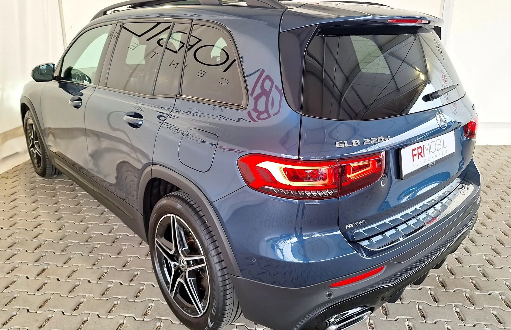 Zunanja slika - Mercedes-Benz GLB-Razred - 220d 4MATIC AMG•MULTIBEAM•MEMORY•PANORAMA•ACC• - 4