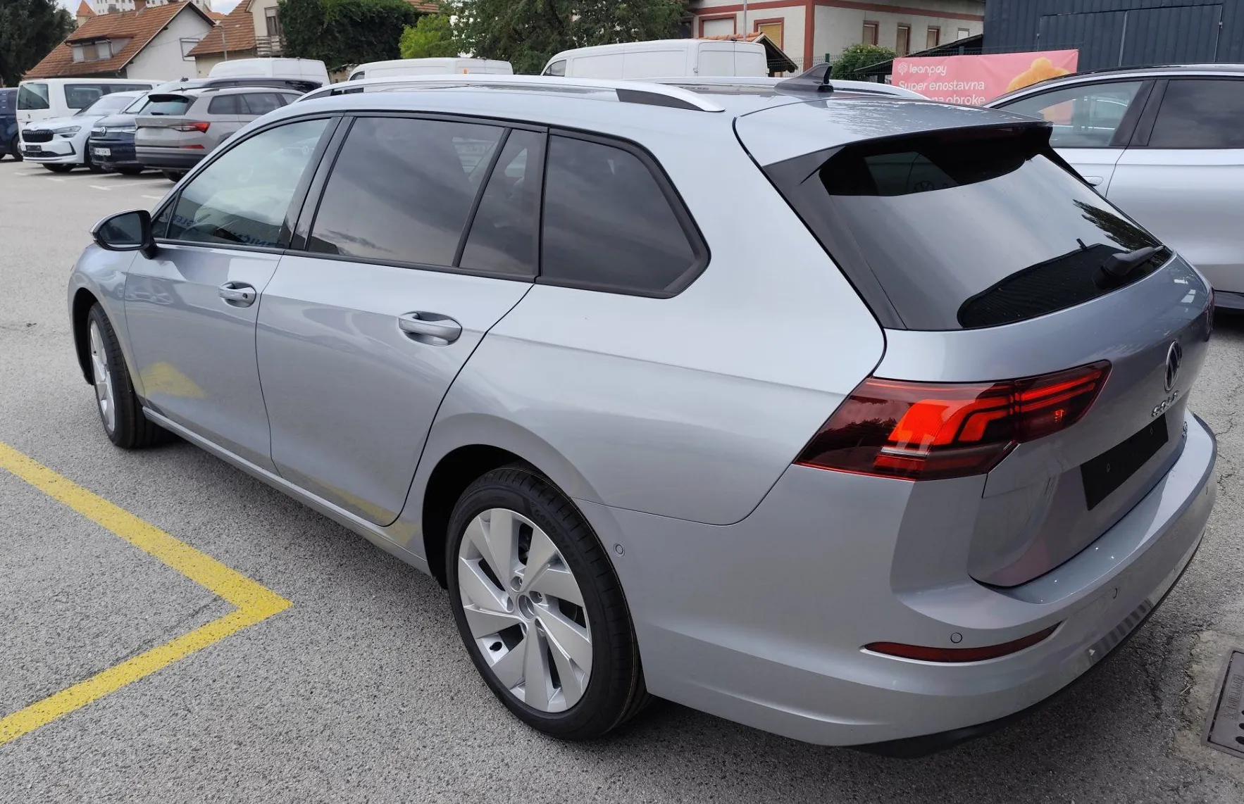 Zunanja slika - Volkswagen Golf - Variant 1.5 eTSI 4All DSG - 3