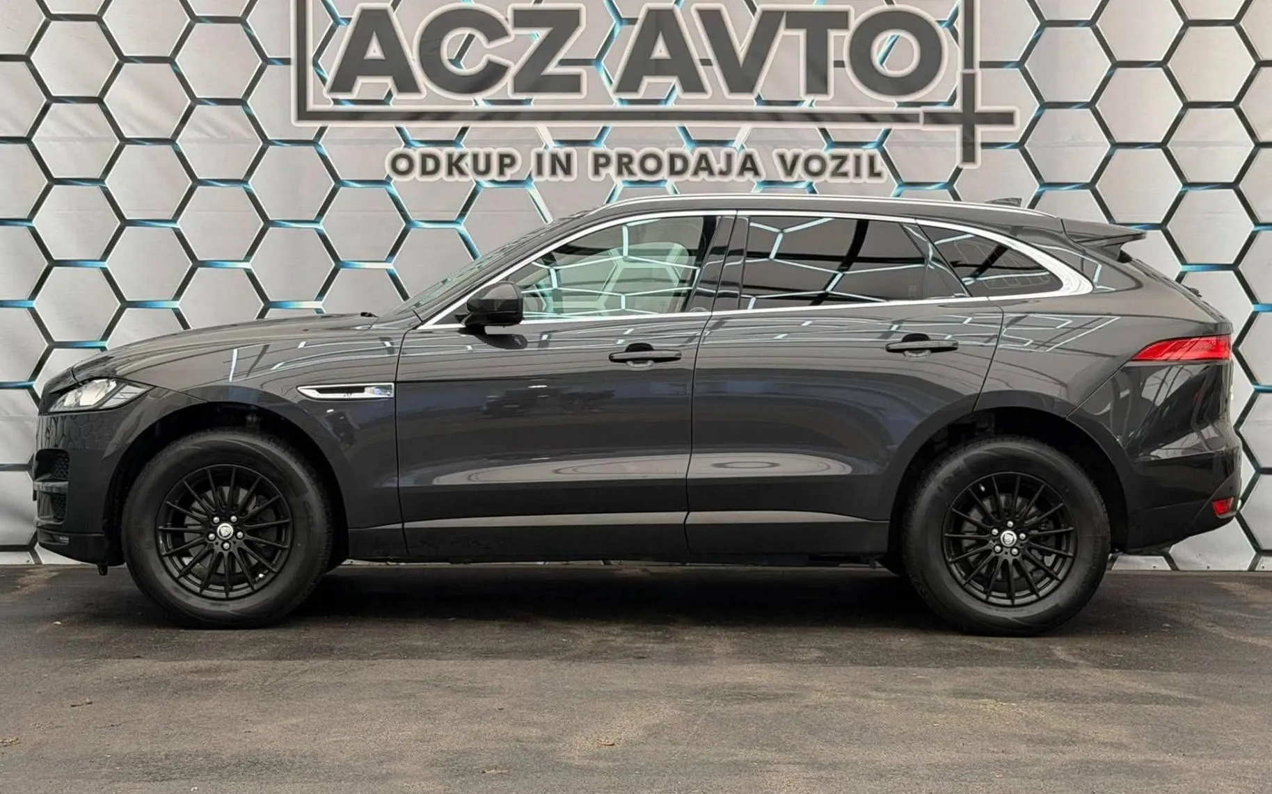 Notranja slika - Jaguar F-Pace - 2.0 D•4X4•R•FUL LED•NAVI•AMBIENT•PDC•LANE ASSIST• - 7