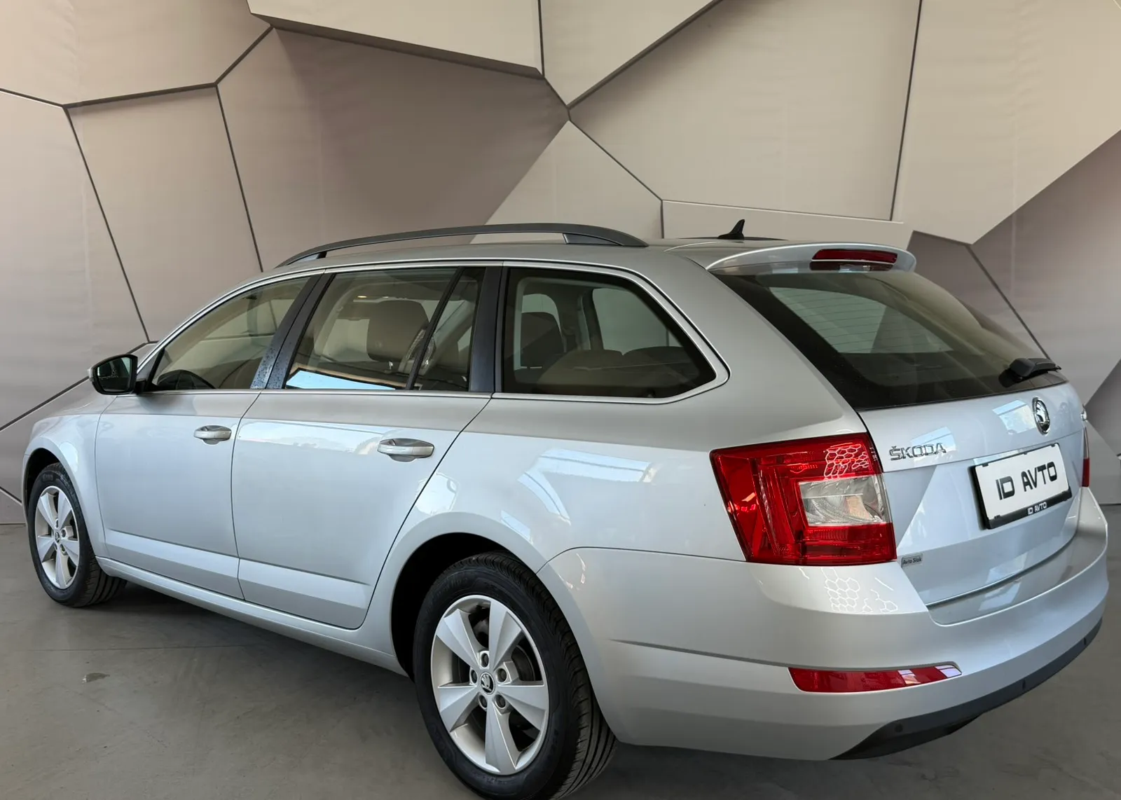 Zunanja slika - Škoda Octavia - Combi 2,0 TDI L&K - 3