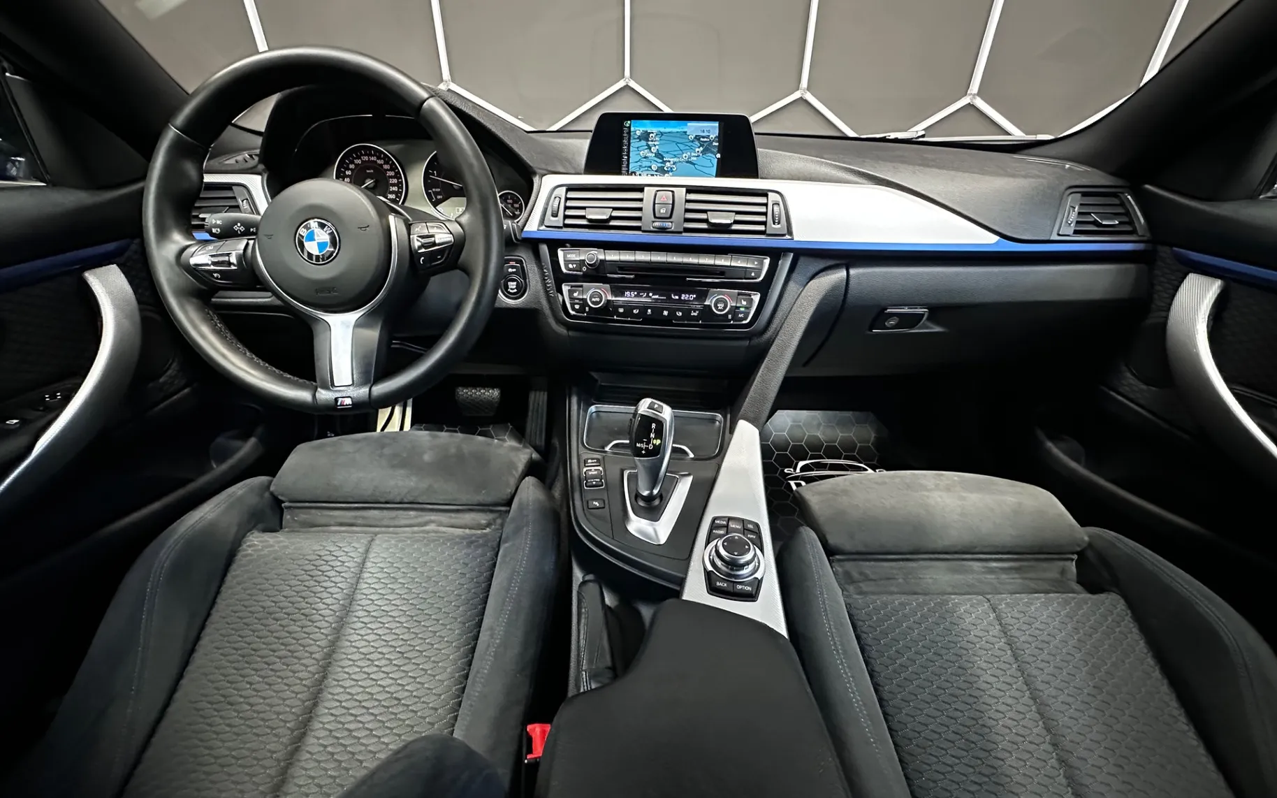 Notranja slika - BMW serija 4 Coupe: - 420d xDrive Coupé M Sport... - 9