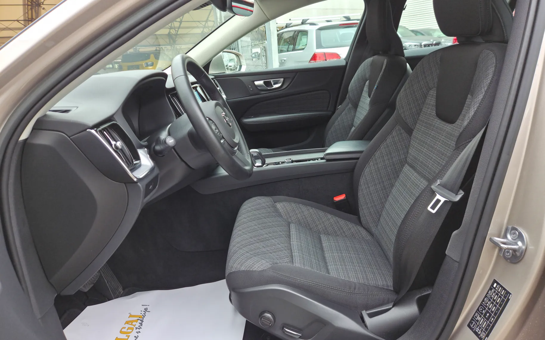 Zunanja slika - Volvo V60 - 2.0 B4 Core ACC-KAMERA-NAVI-LED-GRETJE SPR/ZAD.SED - 14