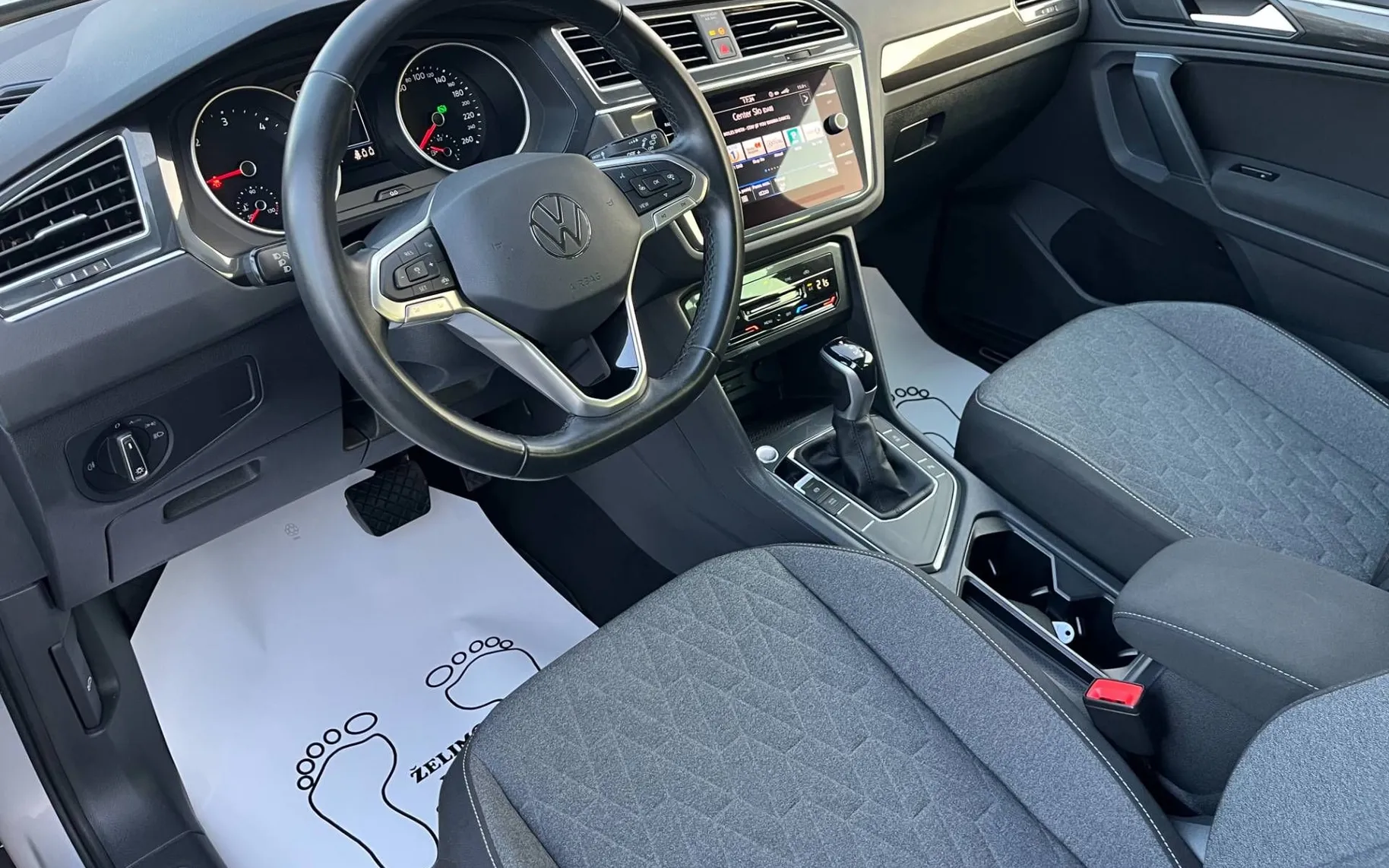 Notranja slika - Volkswagen Tiguan - 2.0 TDI SCR BMT -1 LASTNIK-ALU-LED-KAM-ODLIČEN... - 9