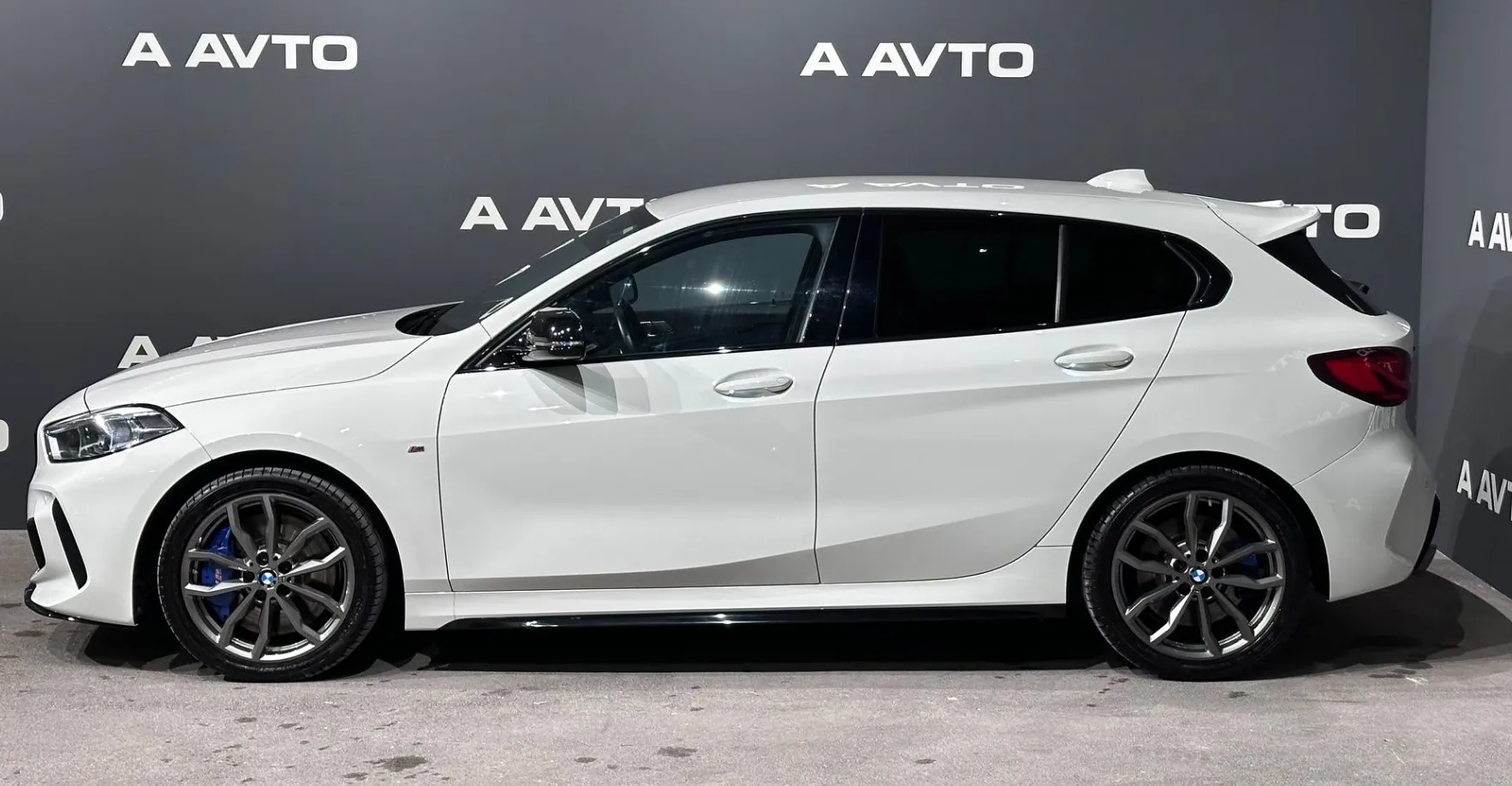Zunanja slika - BMW Serija 1 - : M135i xDrive Avt. HUD-KARBON-KEYLESS-NAVI... - 4
