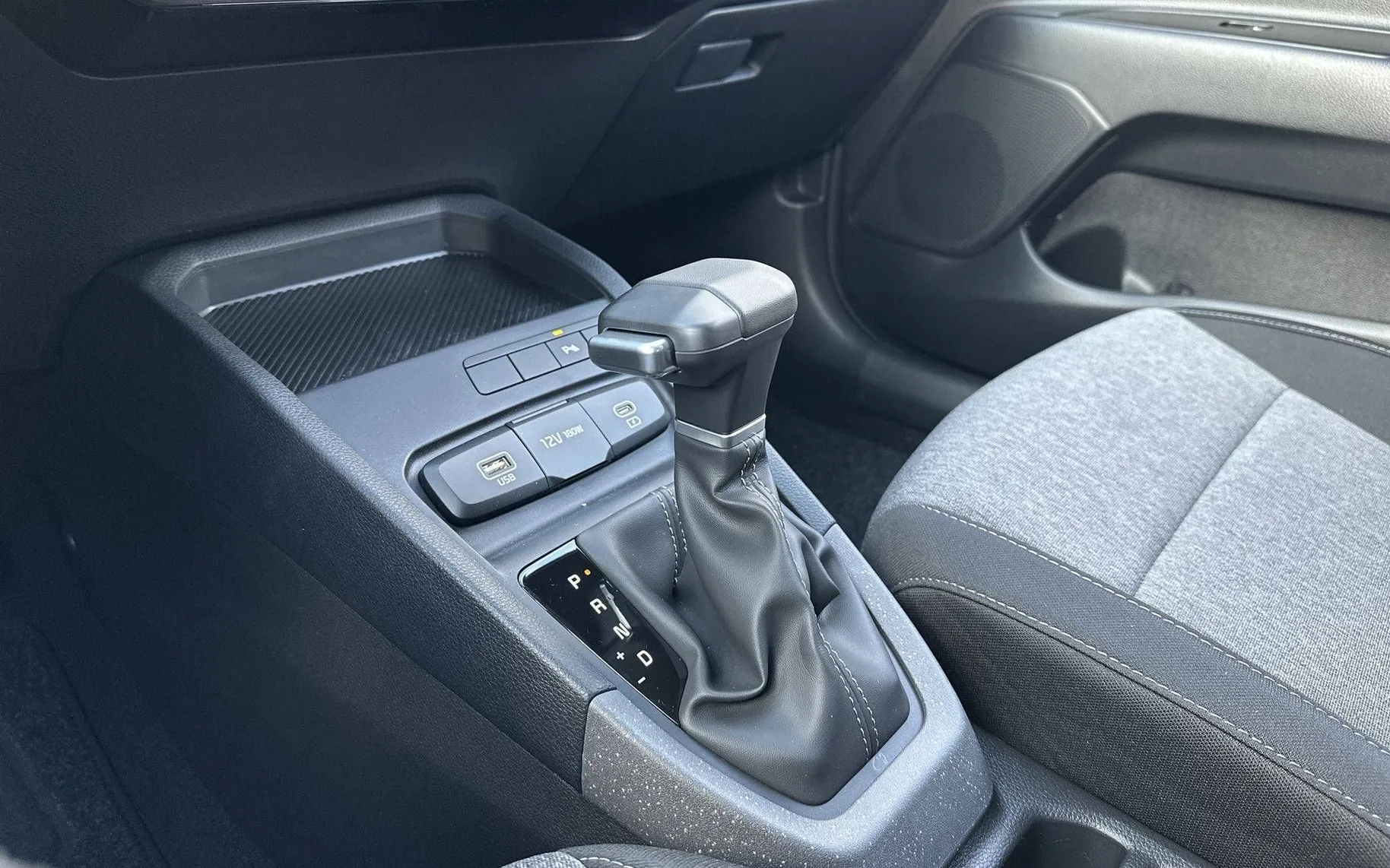 Notranja slika - KIA Stonic - 1.0 T-GDi EX Pulse DCT... - 19