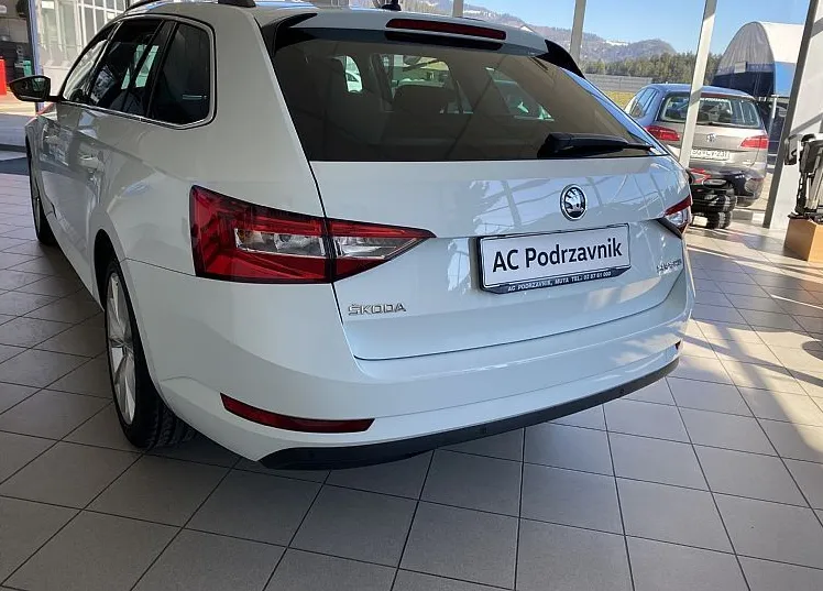 Zunanja slika - Škoda Superb - 2.0 TDI Ambition DSG 110 kW TOP AVTO - 3