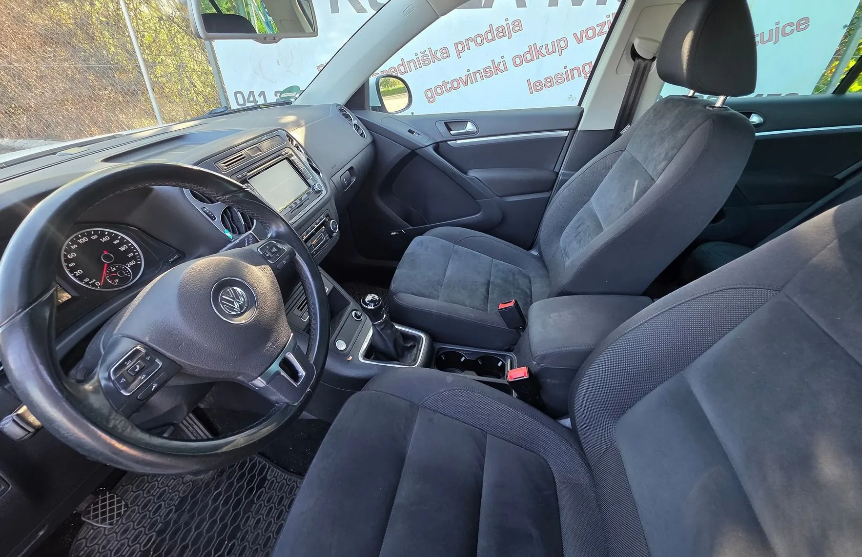 Zunanja slika - Volkswagen Tiguan - 2.0TDI 4MOTION BI-XENON-NAVI-ALU-KEYLESS-1.LASTNIK - 10
