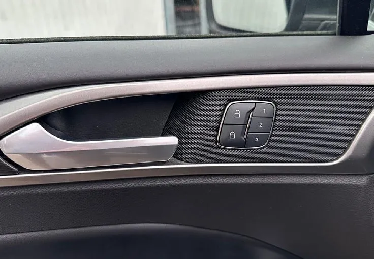 Zunanja slika - Ford Mondeo - 2.0 138 kW hibrid Aut. Vignale - Le 74.000 km - 11