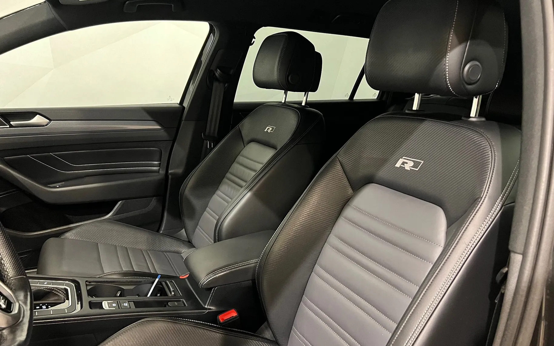 Notranja slika - VW Passat Variant - 2.0 TDI-R-LINE-DSG-VIRTUAL-ACC-FUL LED-KAMERA-NAVI - 12
